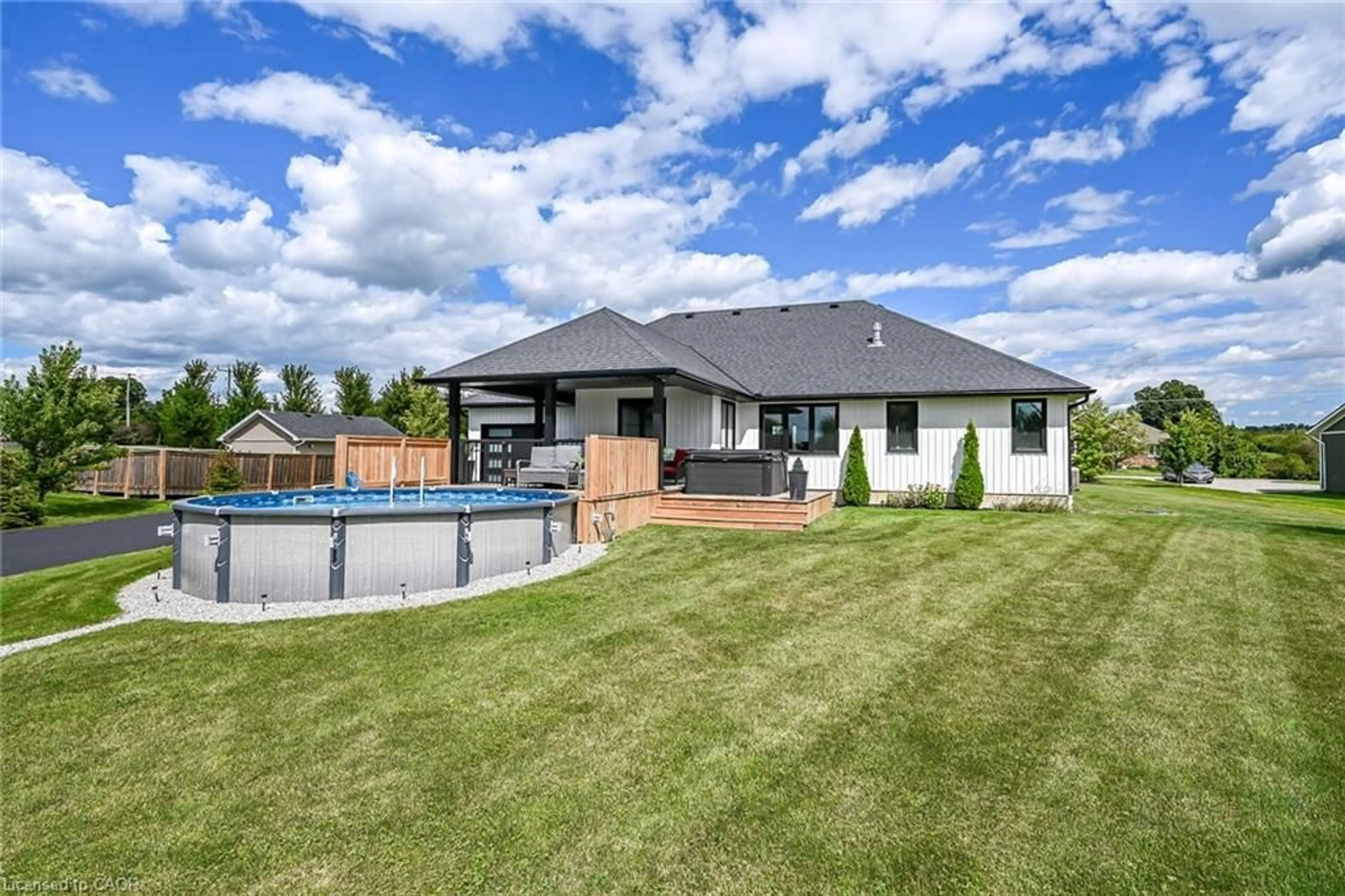 Unknown for 33 Monture St, Cayuga Ontario N0A 1E0