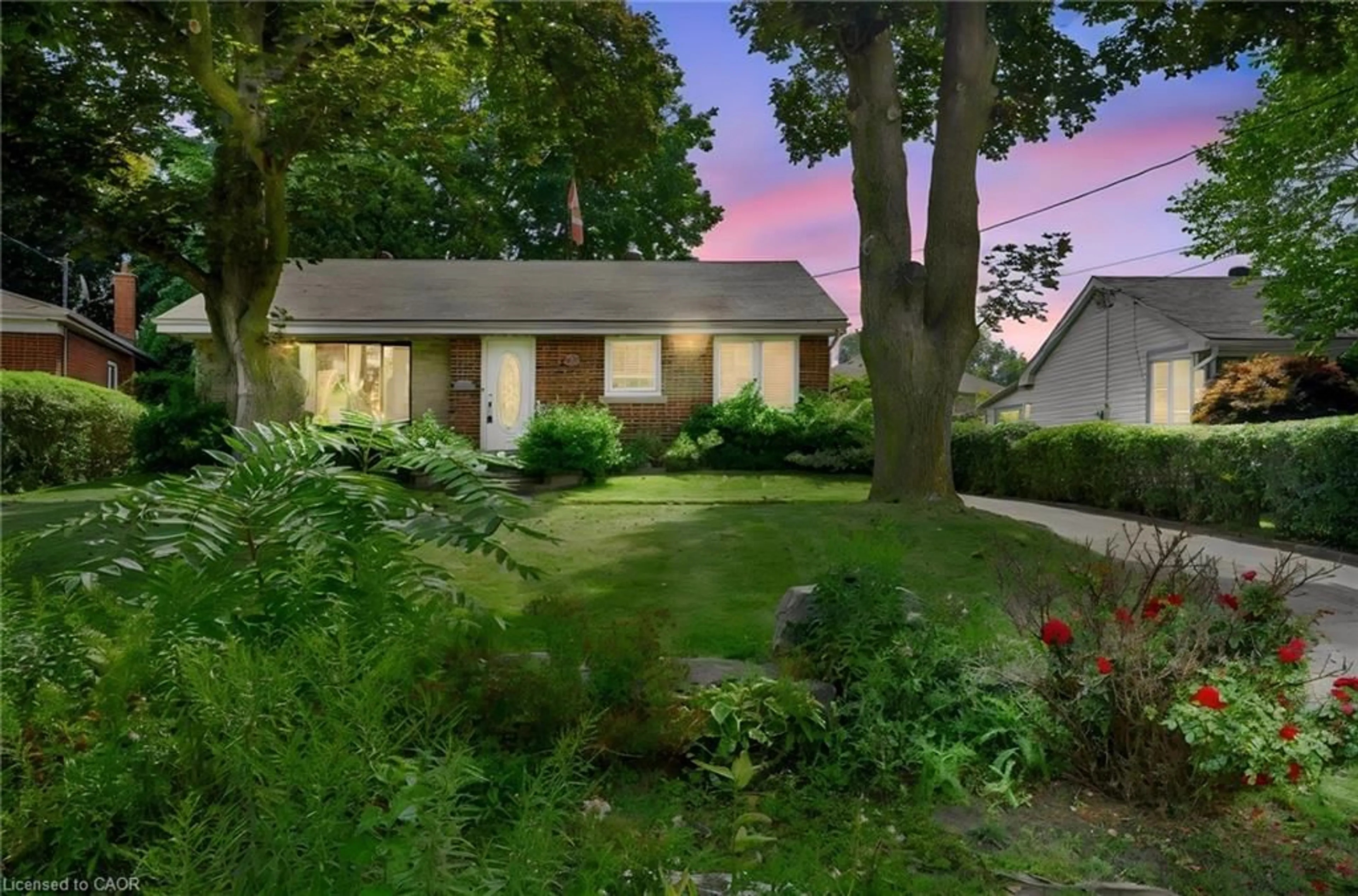A pic from outside/outdoor area/front of a property/back of a property/a pic from drone, street for 1046 Shepherds Dr, Burlington Ontario L7T 3R3