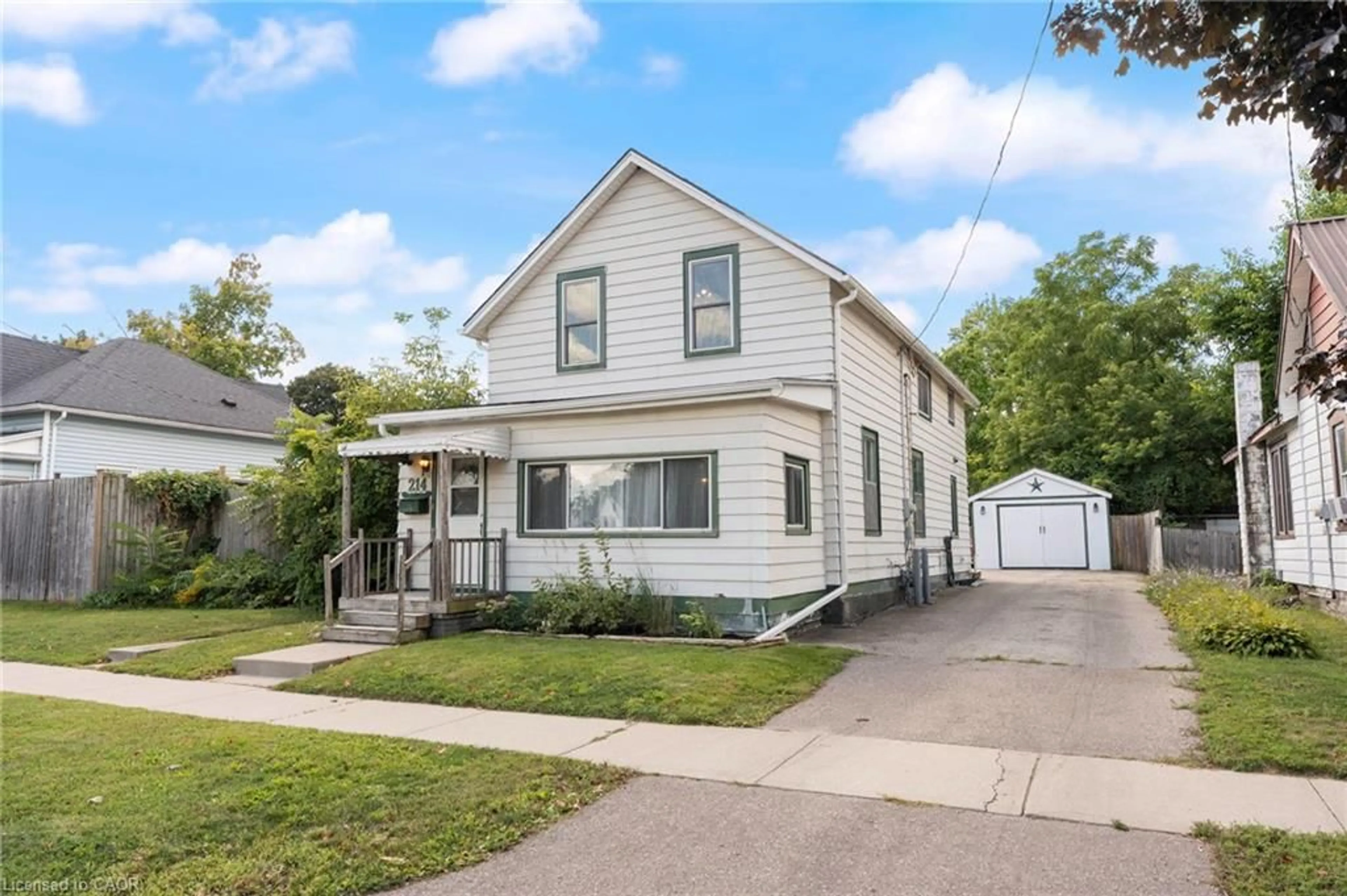 Home with vinyl exterior material, street for 214 John St, Simcoe Ontario N3Y 2Y5