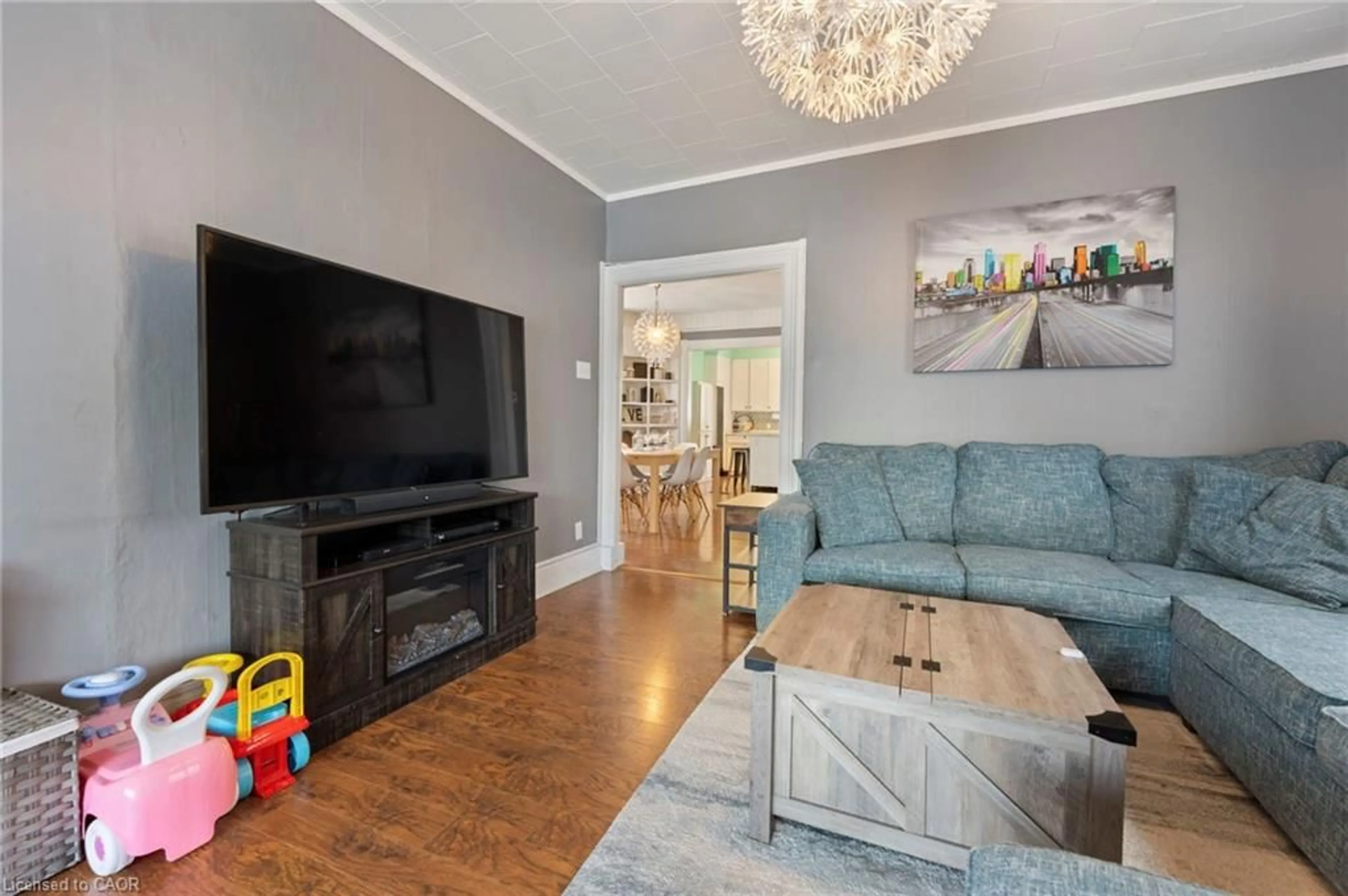 Living room with furniture, wood/laminate floor for 214 John St, Simcoe Ontario N3Y 2Y5