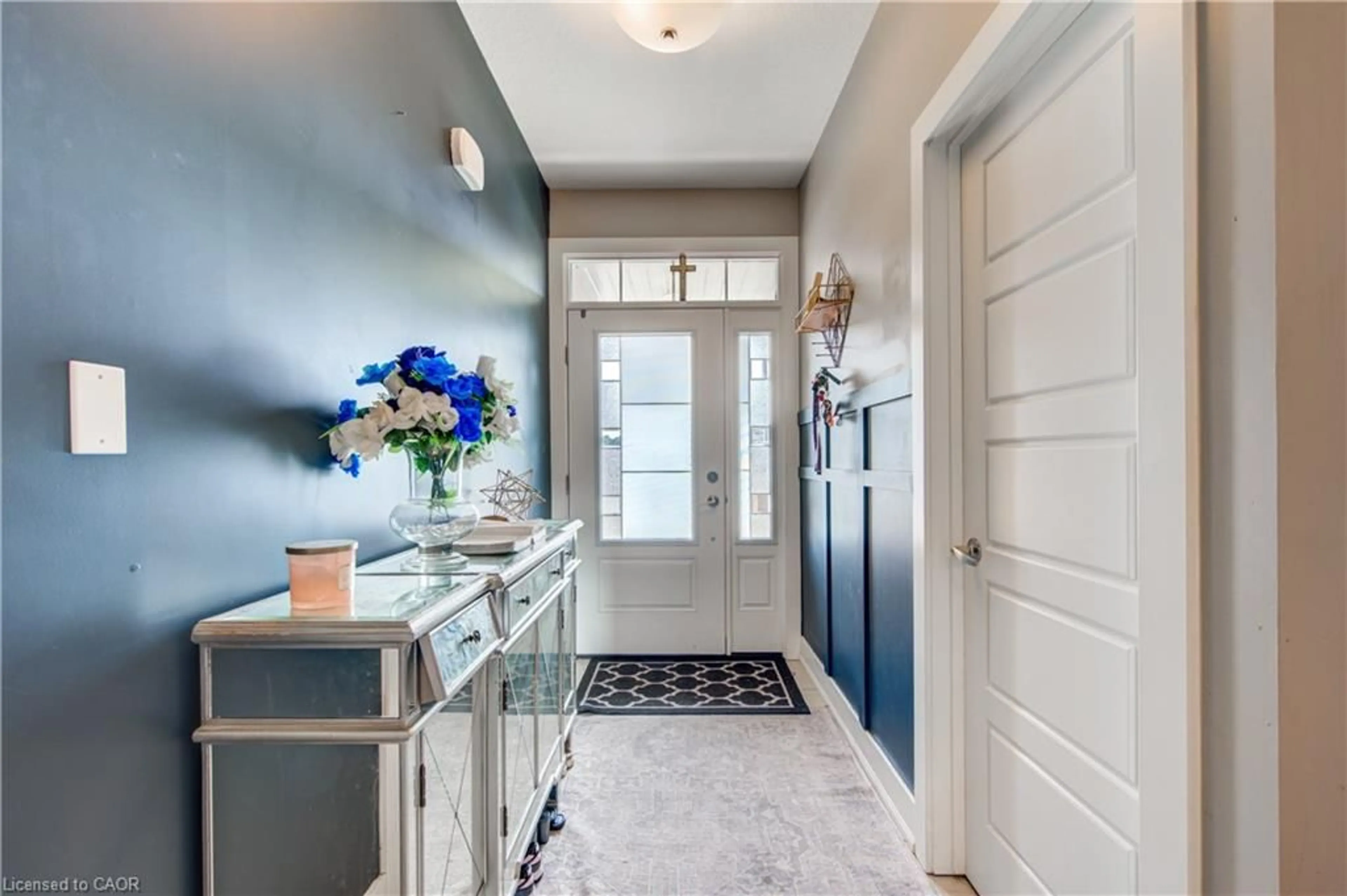 Indoor entryway for 7 Mcpherson Crt, Lyndhurst Ontario N5P 0E5