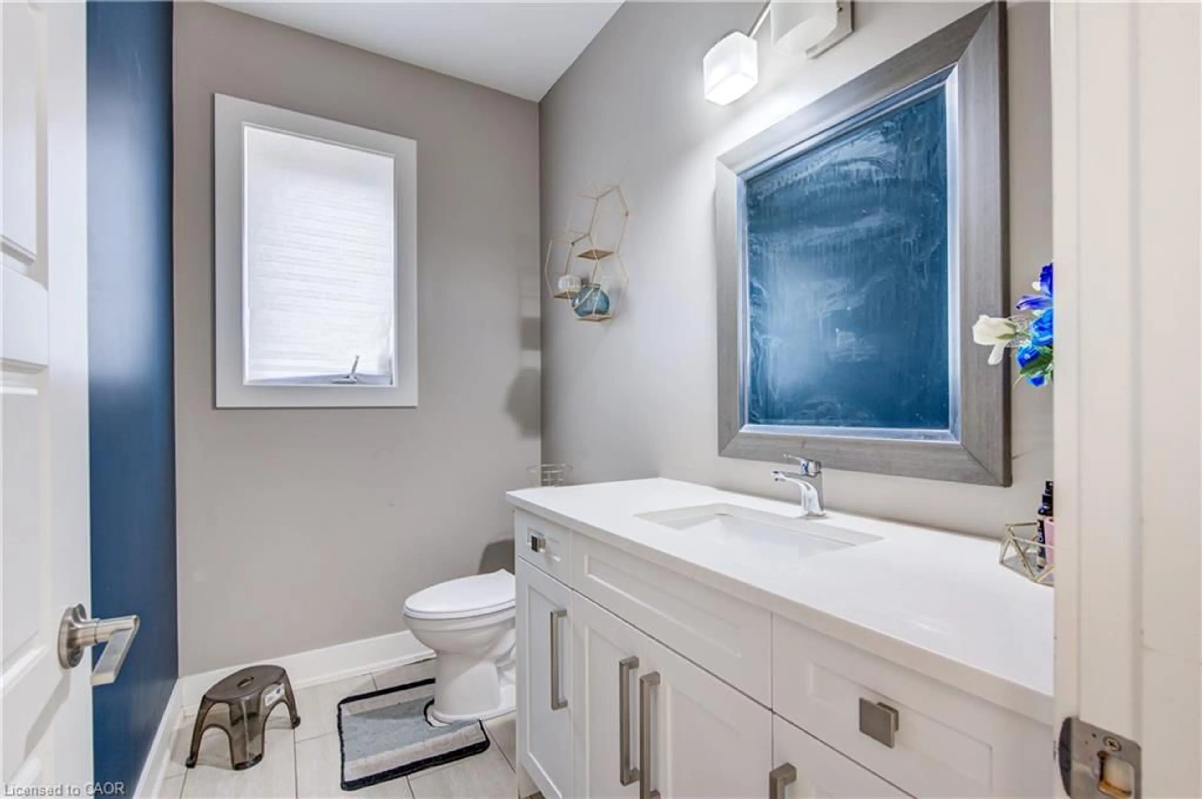 Standard bathroom, ceramic/tile floor for 7 Mcpherson Crt, Lyndhurst Ontario N5P 0E5