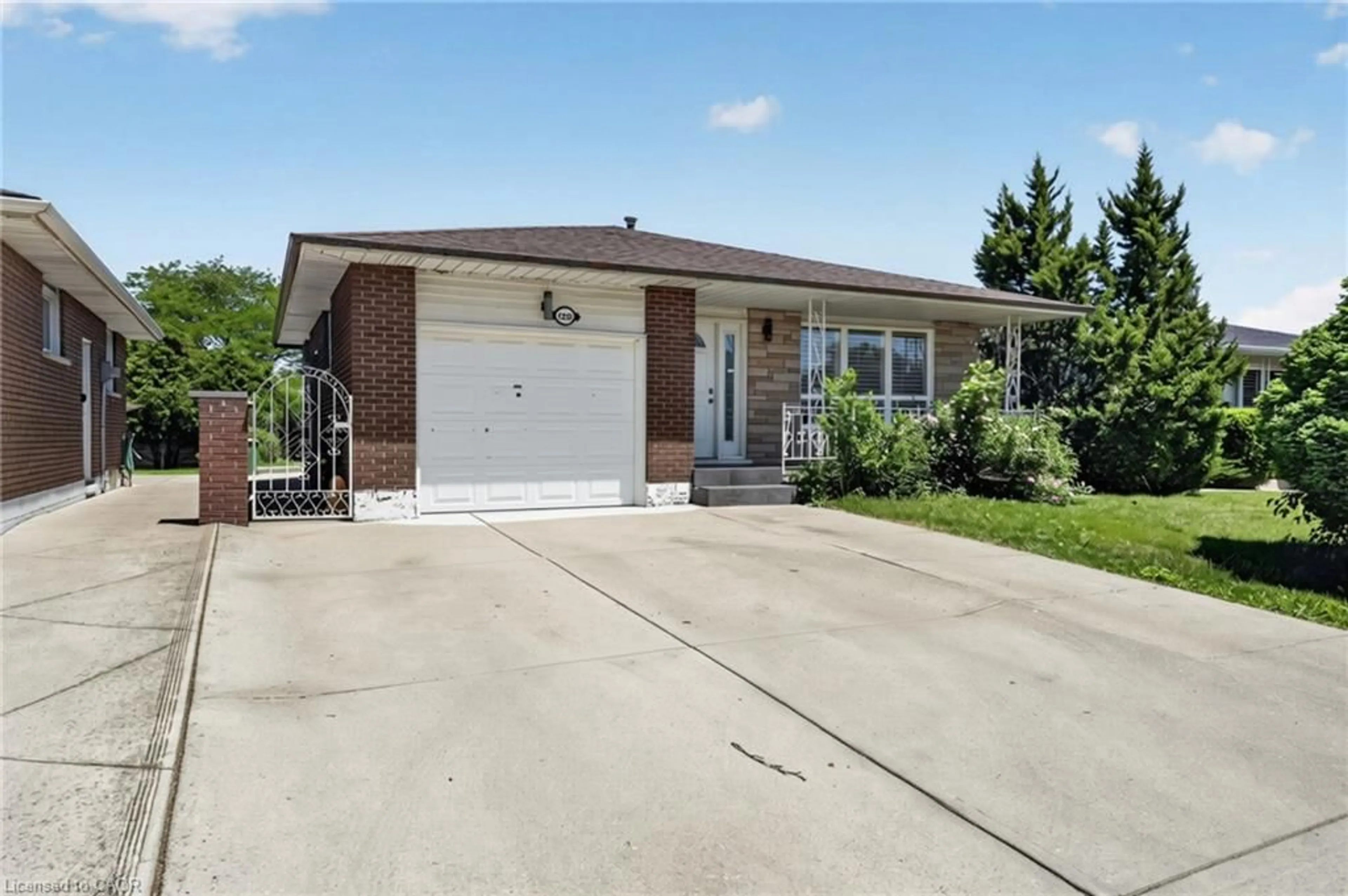 Home with brick exterior material, street for 128 Hadeland Ave, Hamilton Ontario L9C 5Z9