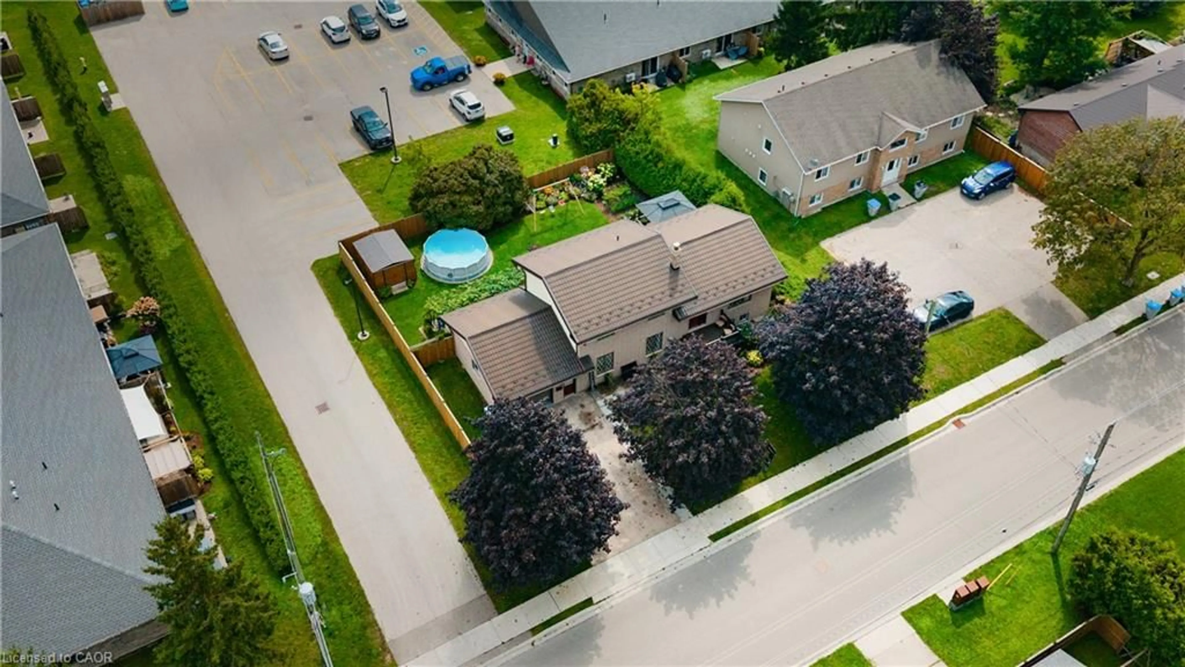 A pic from outside/outdoor area/front of a property/back of a property/a pic from drone, street for 590 Albert Ave, Listowel Ontario N4W 1V5