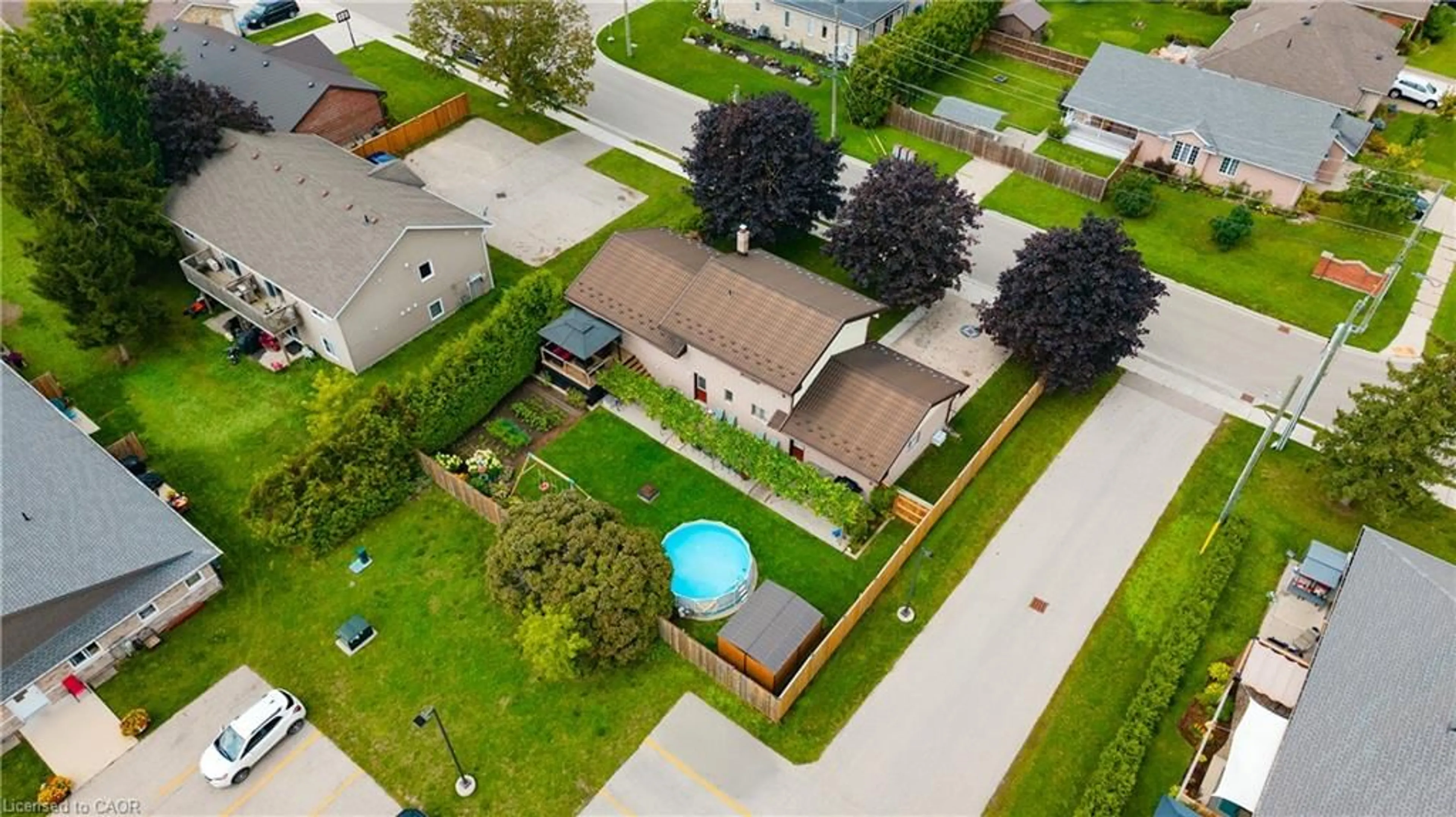 A pic from outside/outdoor area/front of a property/back of a property/a pic from drone, street for 590 Albert Ave, Listowel Ontario N4W 1V5
