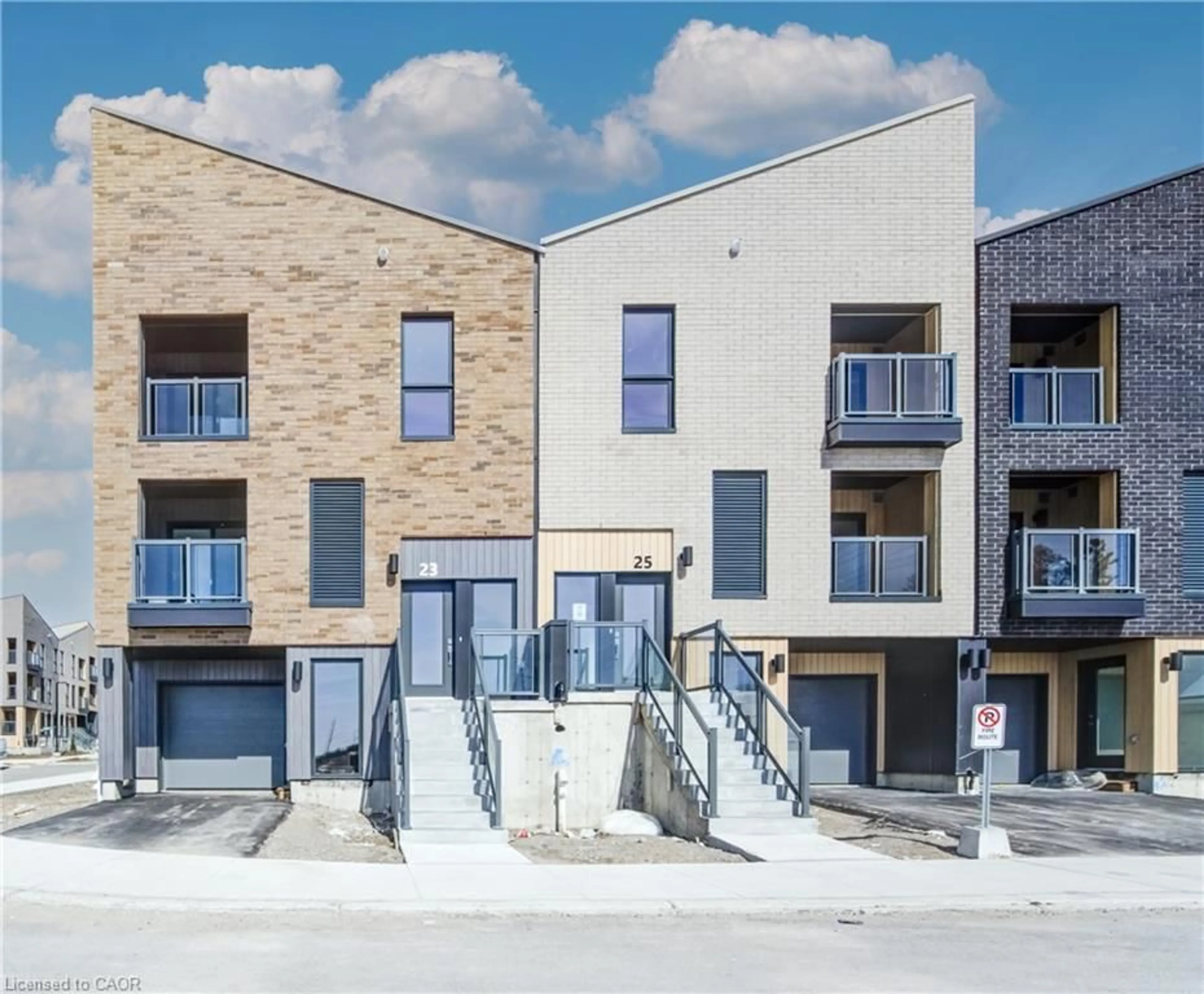 A pic from outside/outdoor area/front of a property/back of a property/a pic from drone, street for 25 Urbane Blvd, Kitchener Ontario N2E 0H8