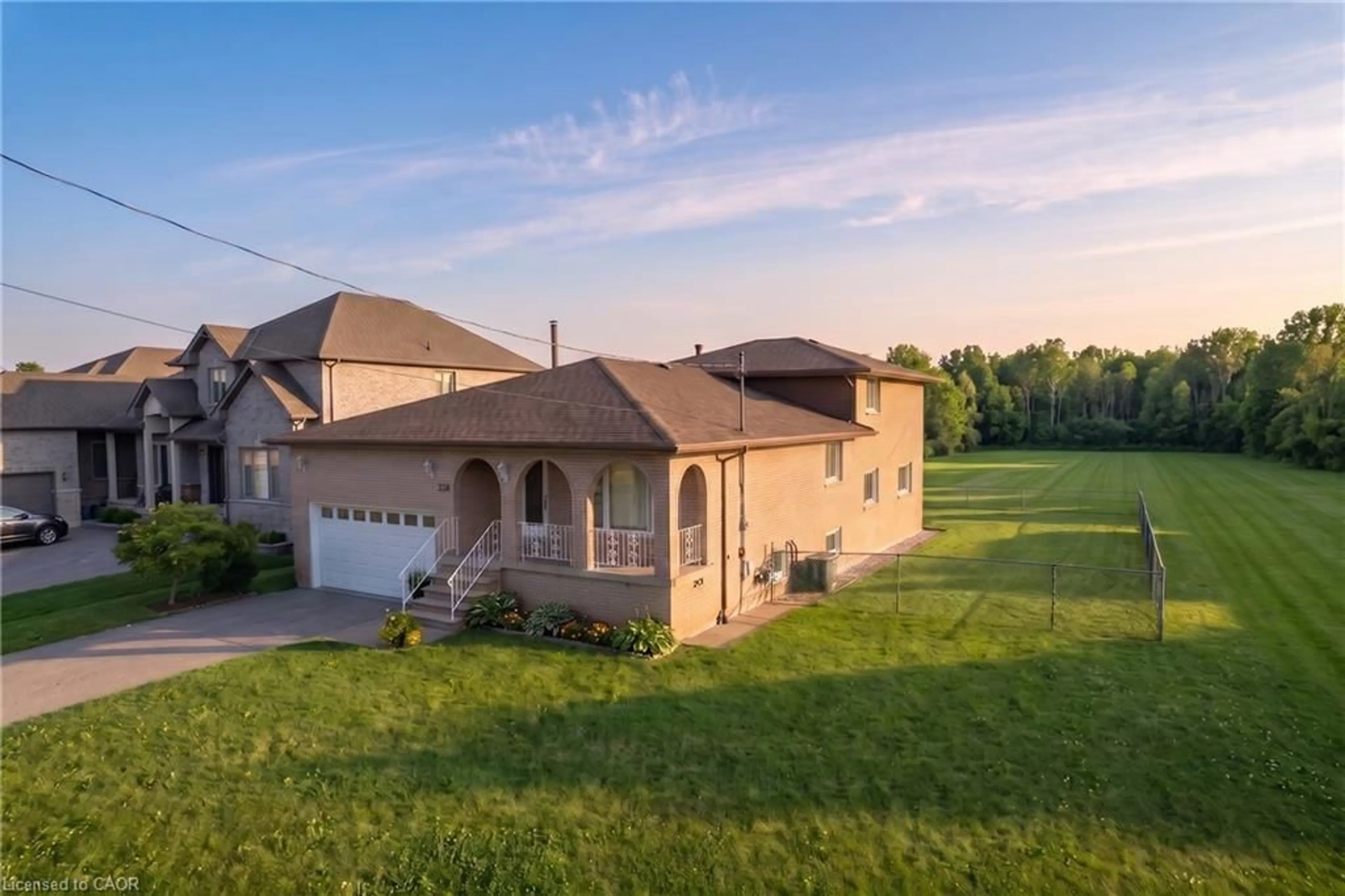 A pic from outside/outdoor area/front of a property/back of a property/a pic from drone, street for 129 Margaret Ave, Stoney Creek Ontario L8G 3G7