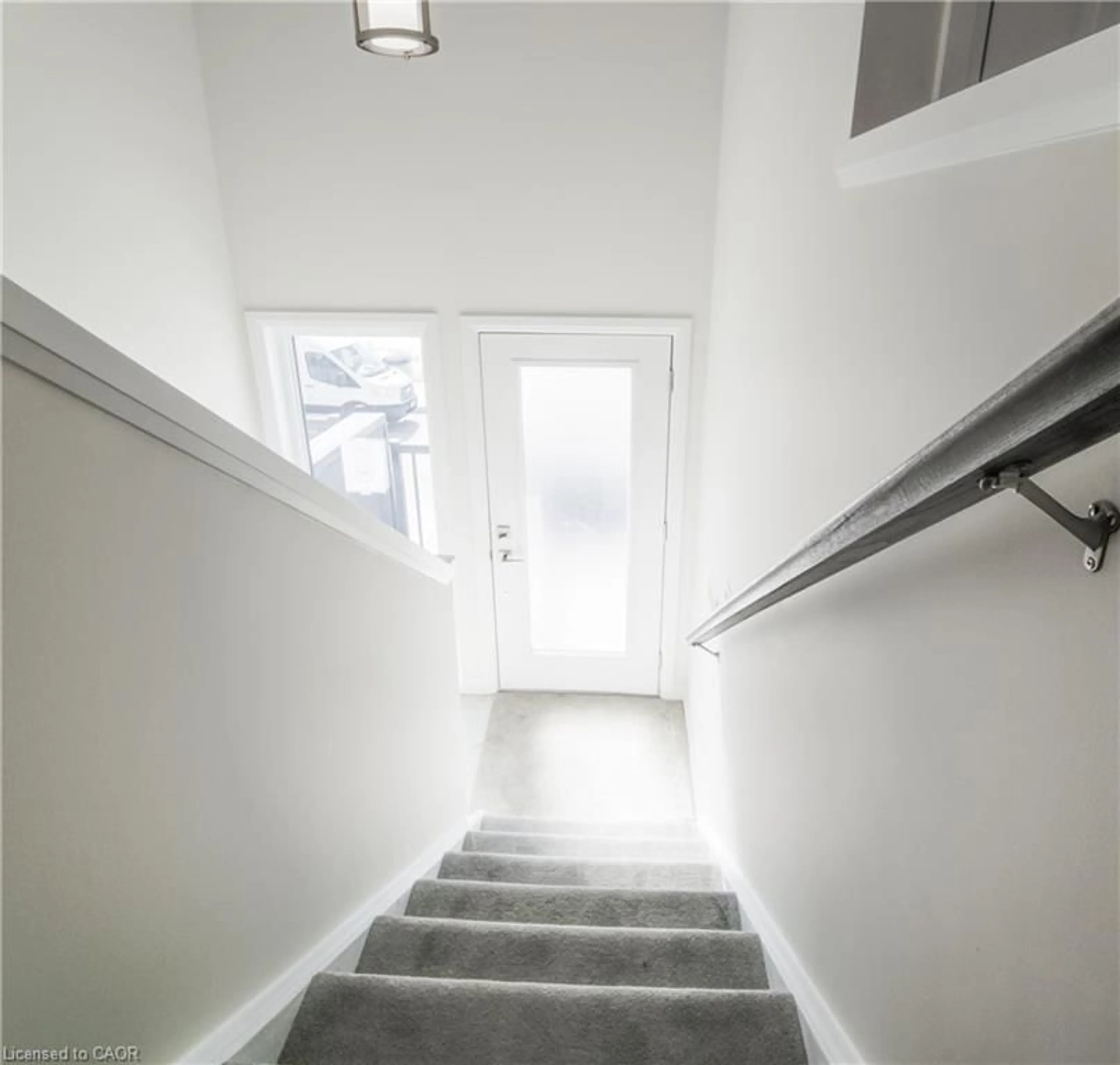 Stairs for 27 Urbane Blvd, Kitchener Ontario N2E 0H8