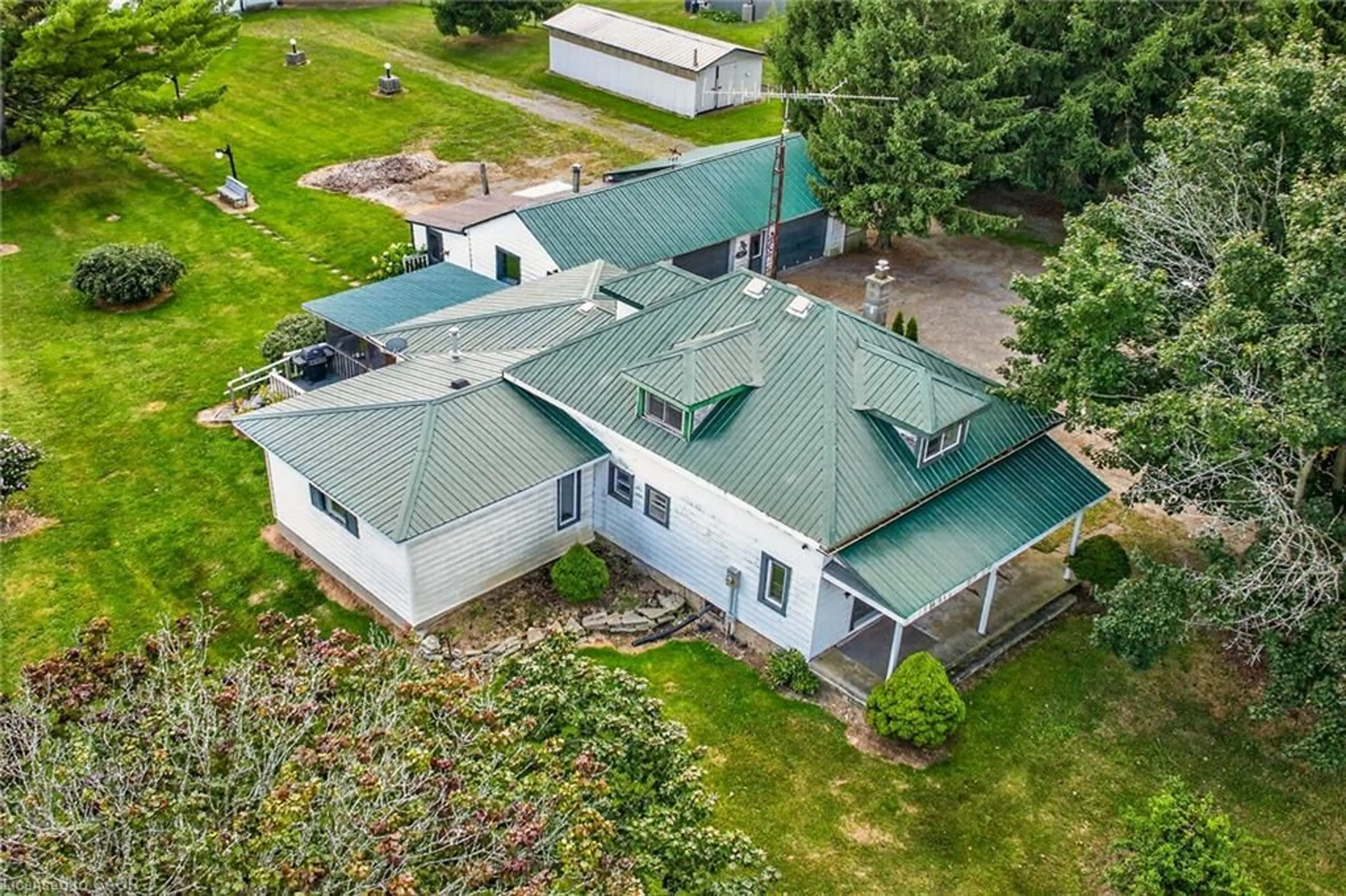 A pic from outside/outdoor area/front of a property/back of a property/a pic from drone, unknown for 90 Governors Rd, Paris Ontario N3L 3E1