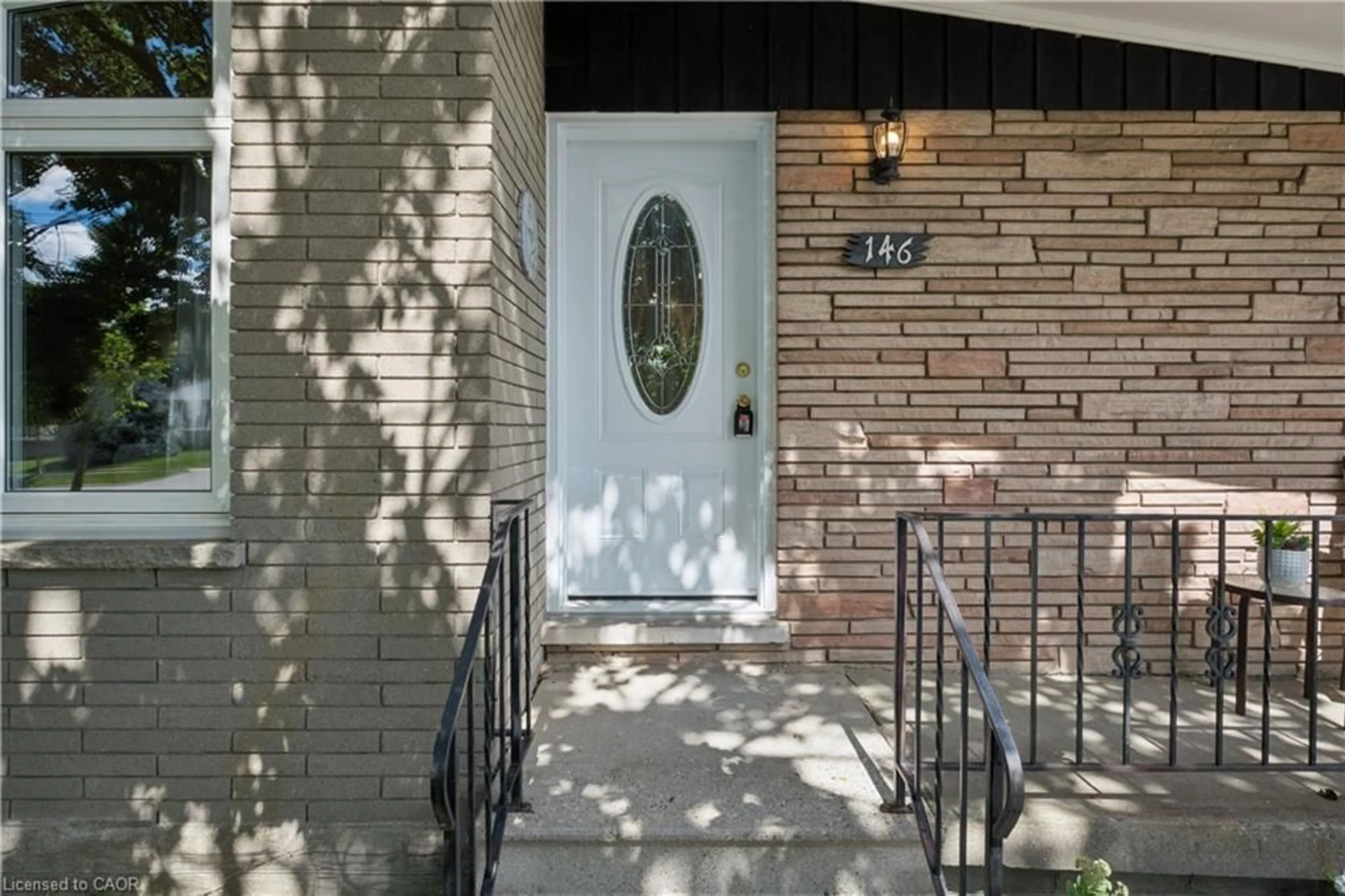 Indoor entryway for 146 Kenneth Ave, Kitchener Ontario N2A 1W2
