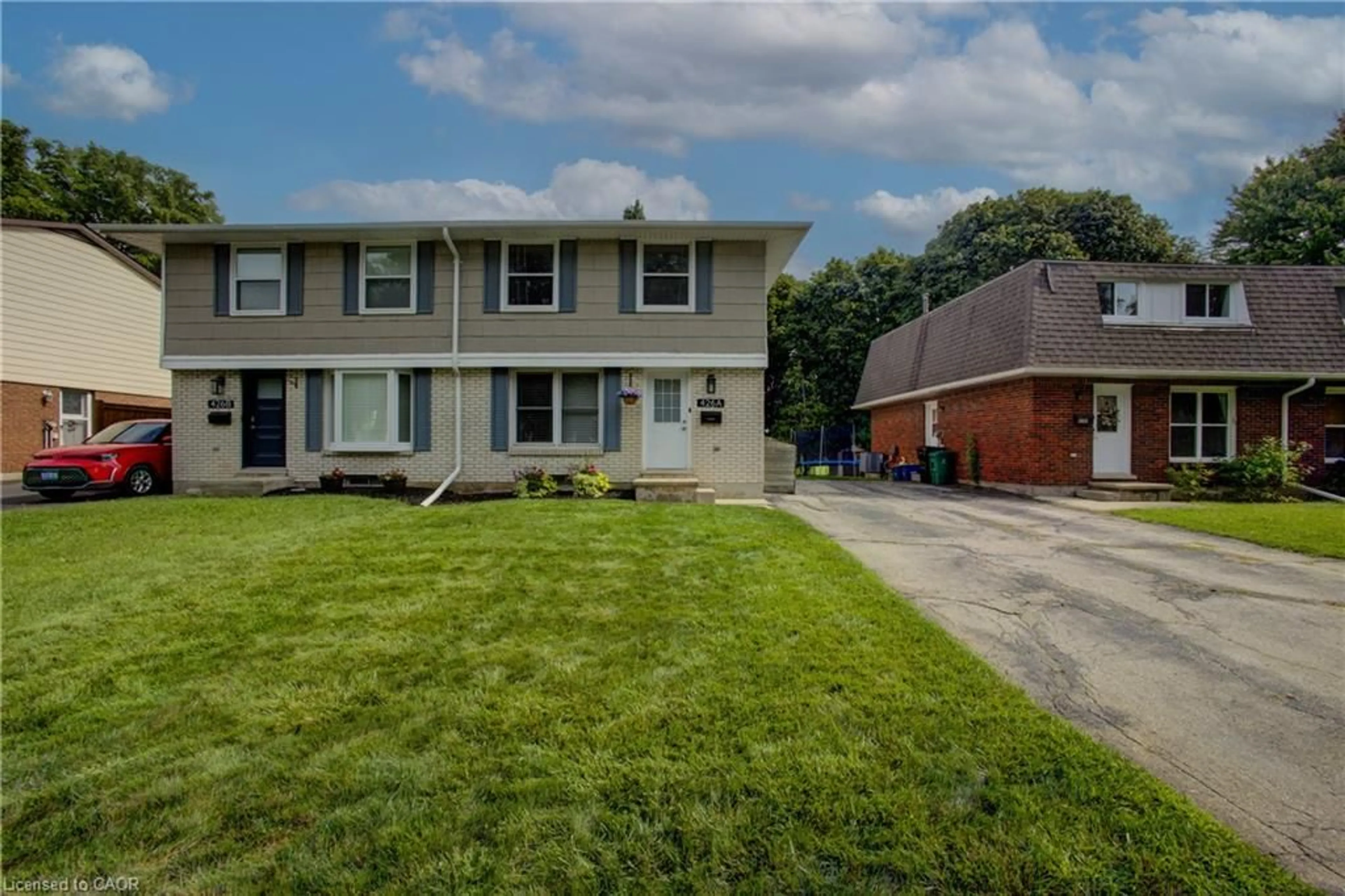 A pic from outside/outdoor area/front of a property/back of a property/a pic from drone, street for 426A Dunvegan Dr, Waterloo Ontario N2K 2C7
