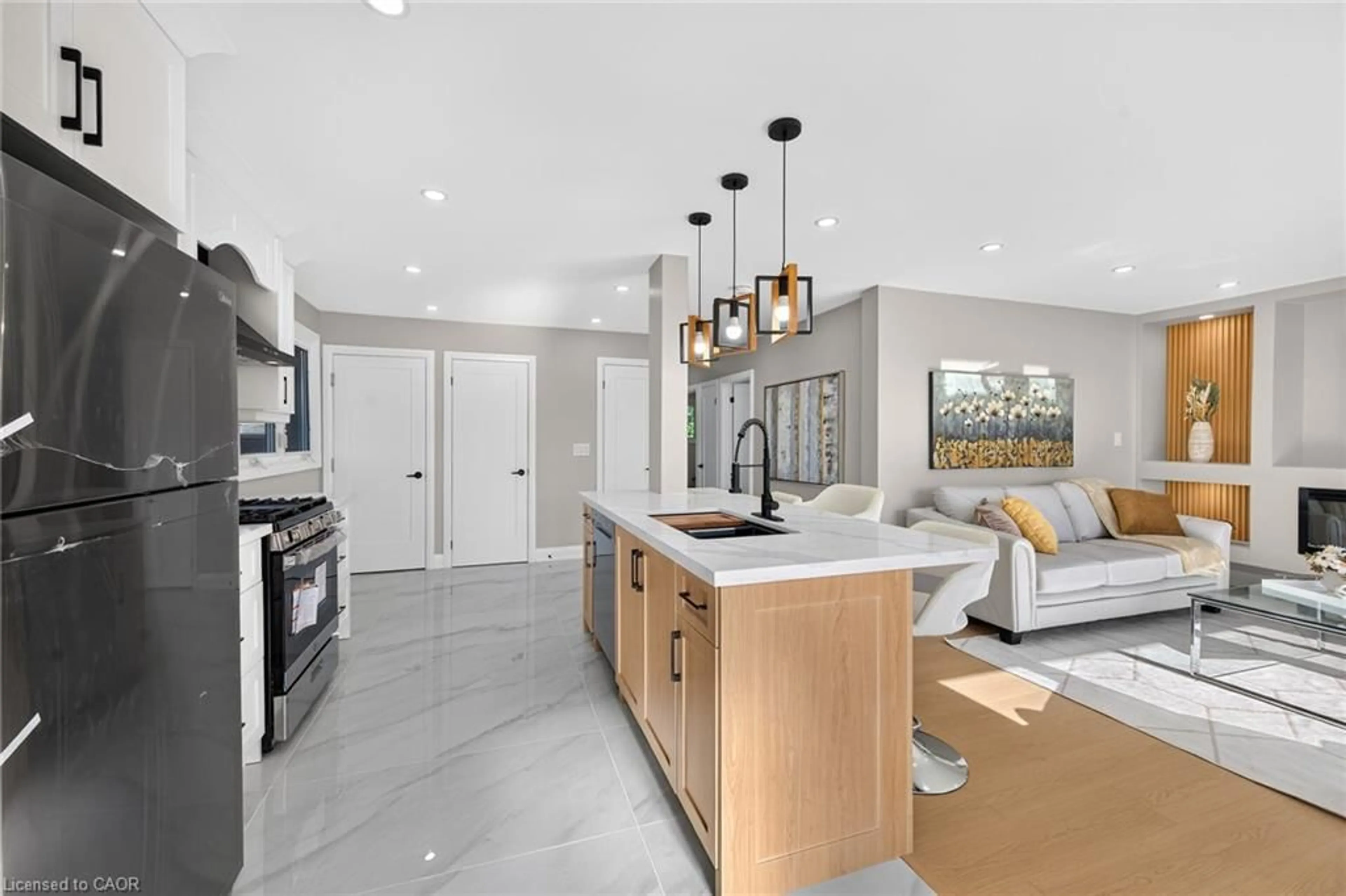 Open concept kitchen, ceramic/tile floor for 135 Nugent Dr, Hamilton Ontario L8H 2N3