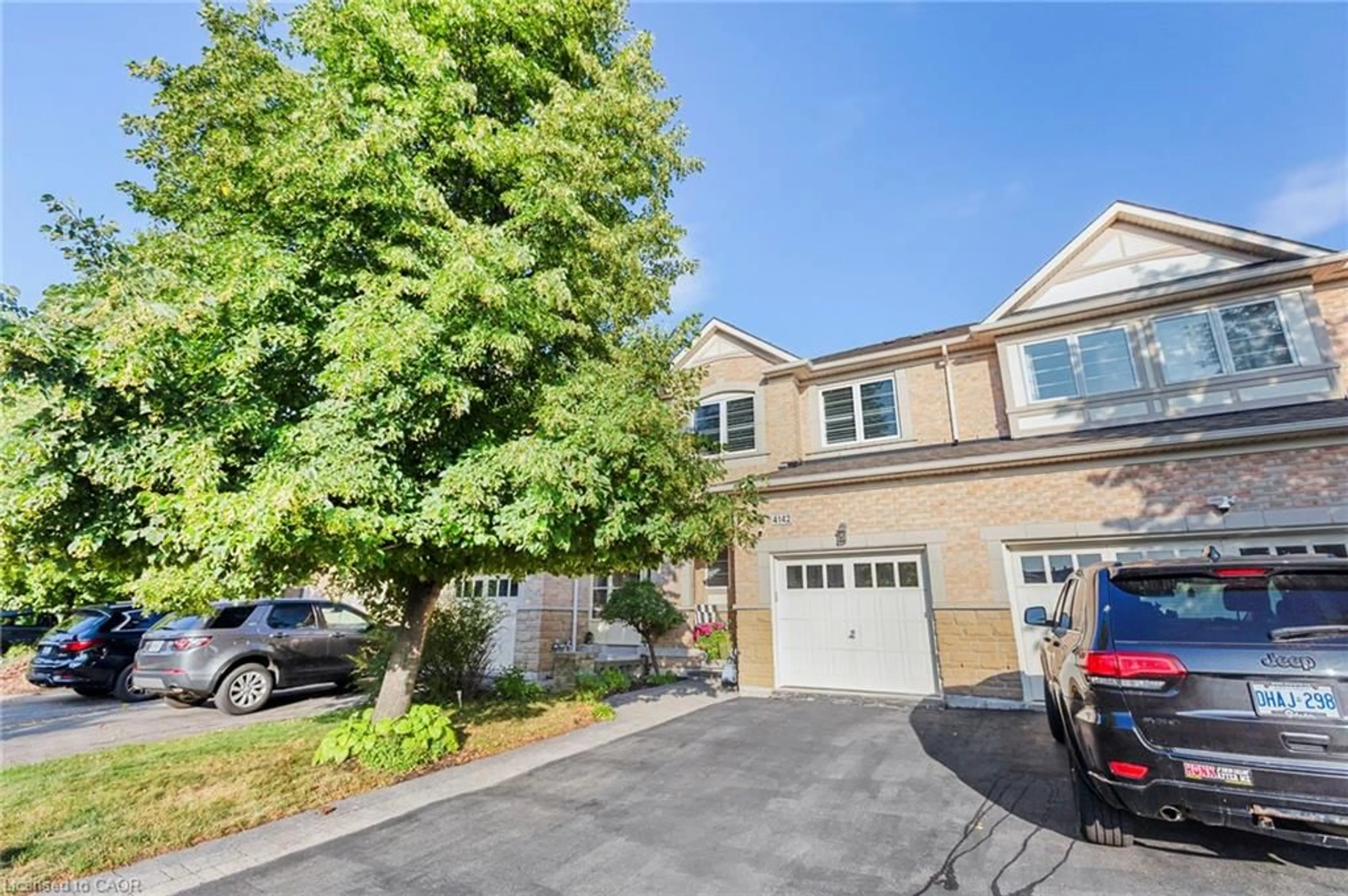 A pic from outside/outdoor area/front of a property/back of a property/a pic from drone, street for 4142 Judson Common, Burlington Ontario L7M 0G4