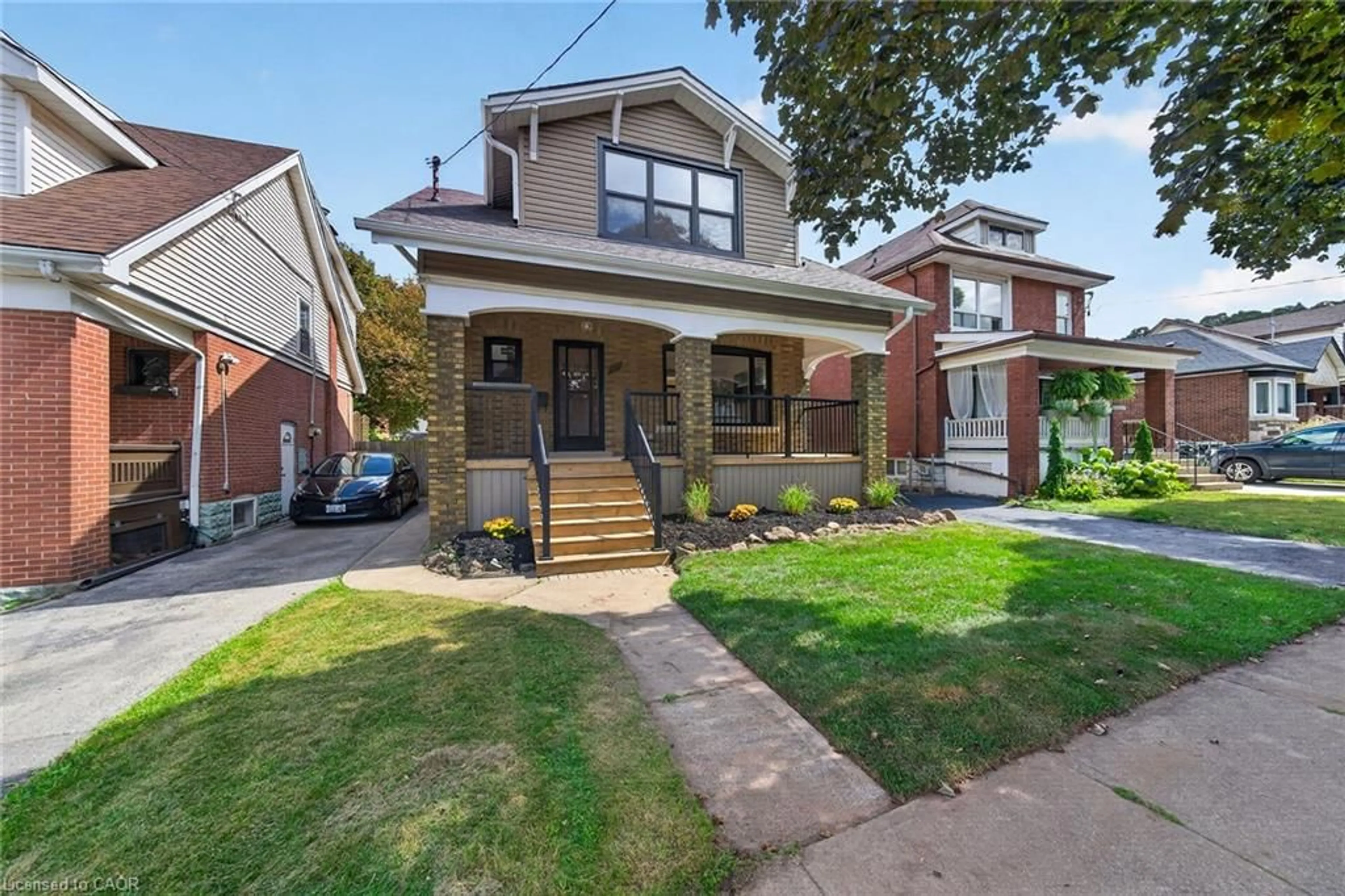 Home with brick exterior material, street for 229 Park Row, Hamilton Ontario L8K 2K4