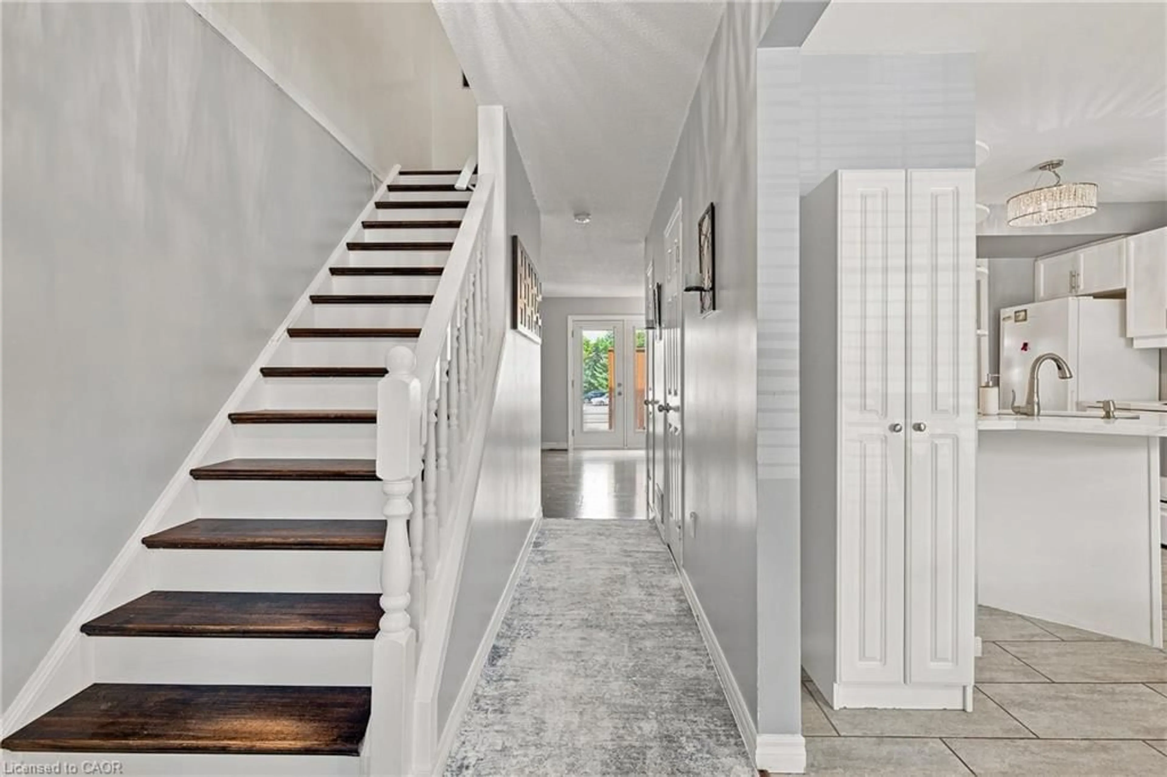 Indoor entryway for 235 Saginaw Pky #18, Cambridge Ontario N1T 1X4