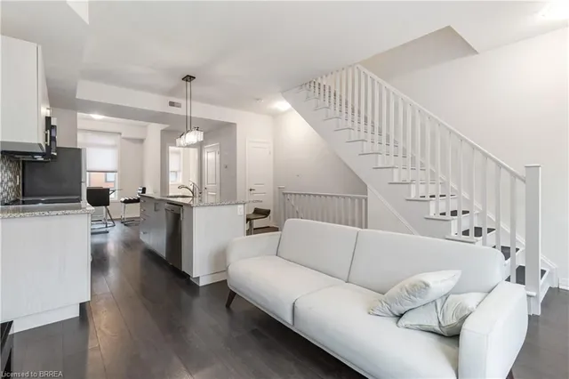 2 Willow St #60, Paris 5