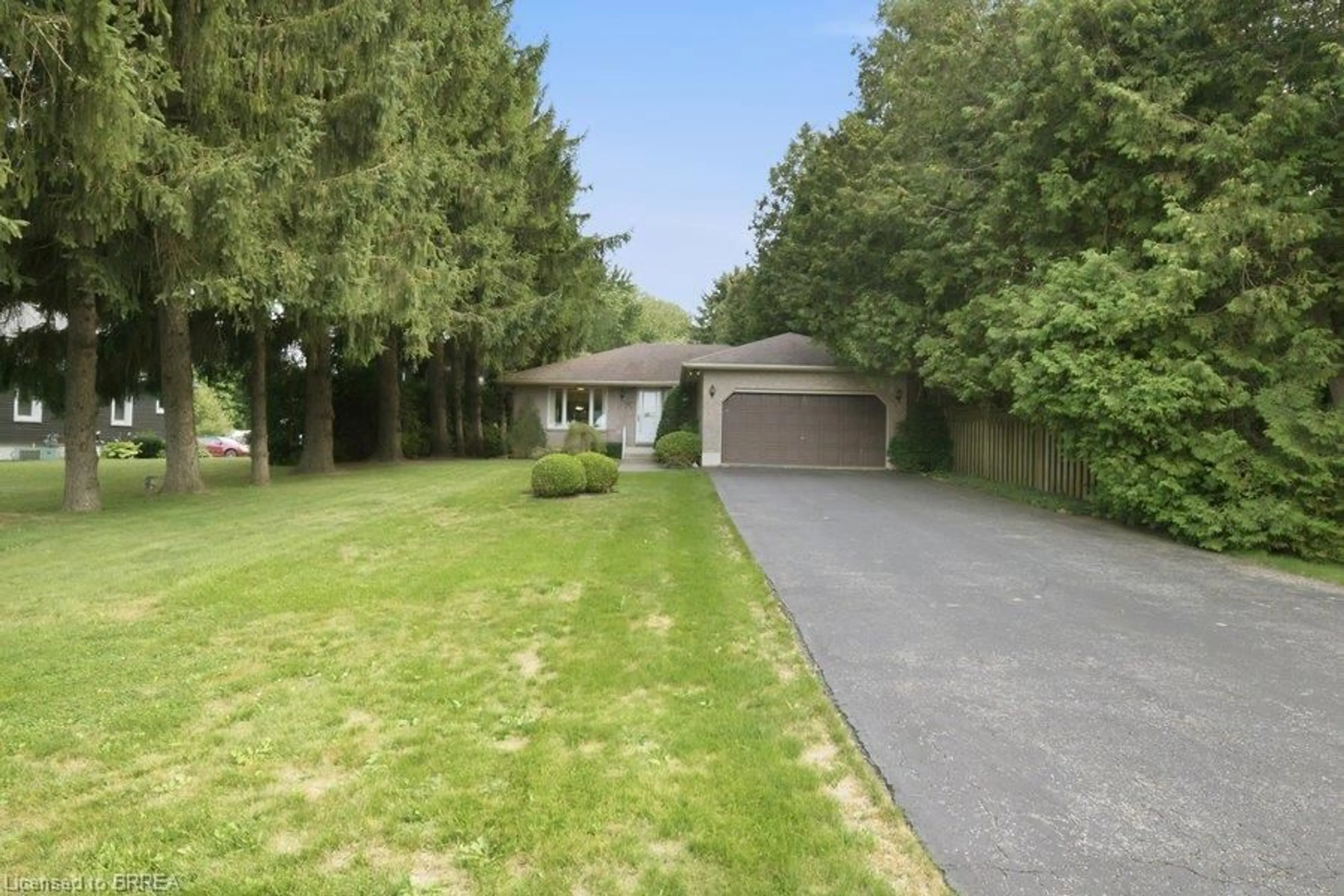 A pic from outside/outdoor area/front of a property/back of a property/a pic from drone, street for 70 Thirteenth St, Simcoe Ontario N3Y 4K3