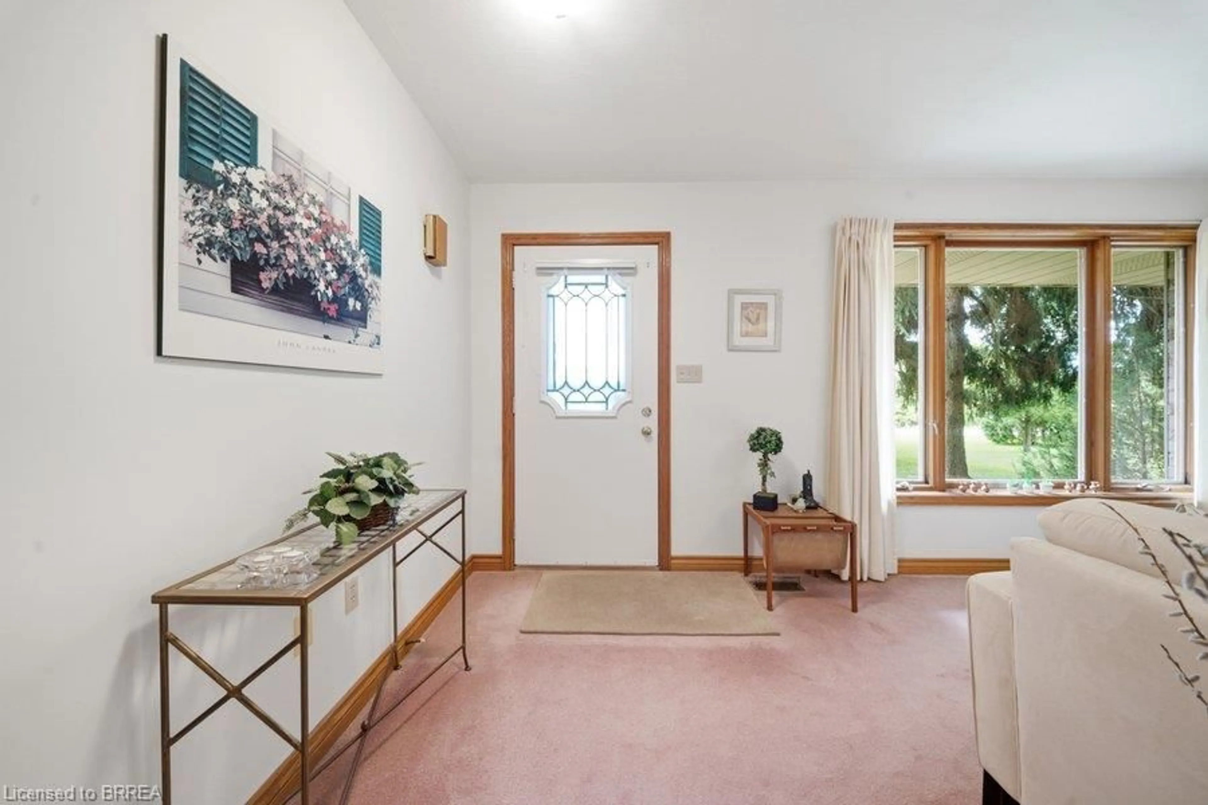 Indoor foyer for 70 Thirteenth St, Simcoe Ontario N3Y 4K3