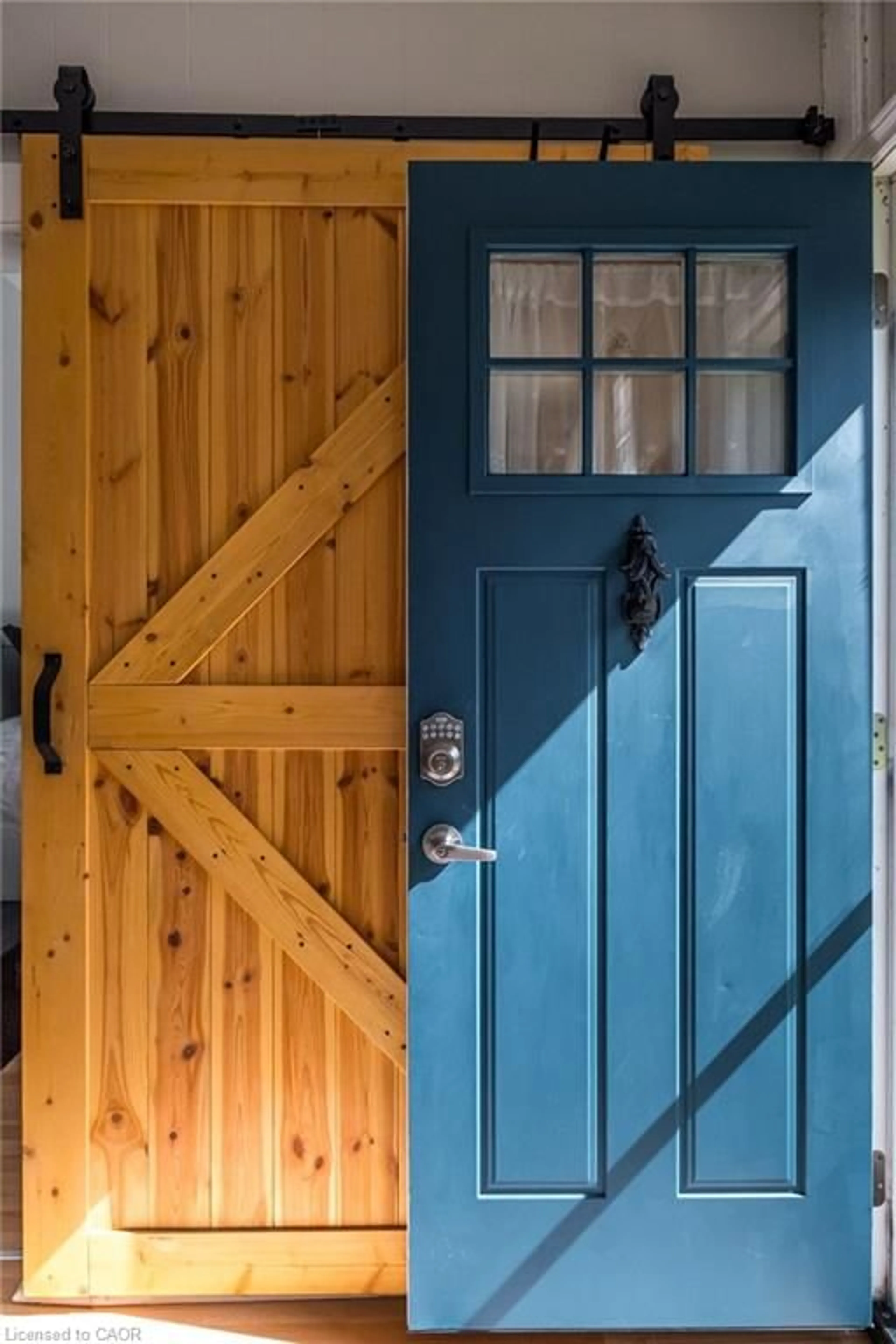 Indoor entryway for 62 Liberty St, Hamilton Ontario L8N 2N6