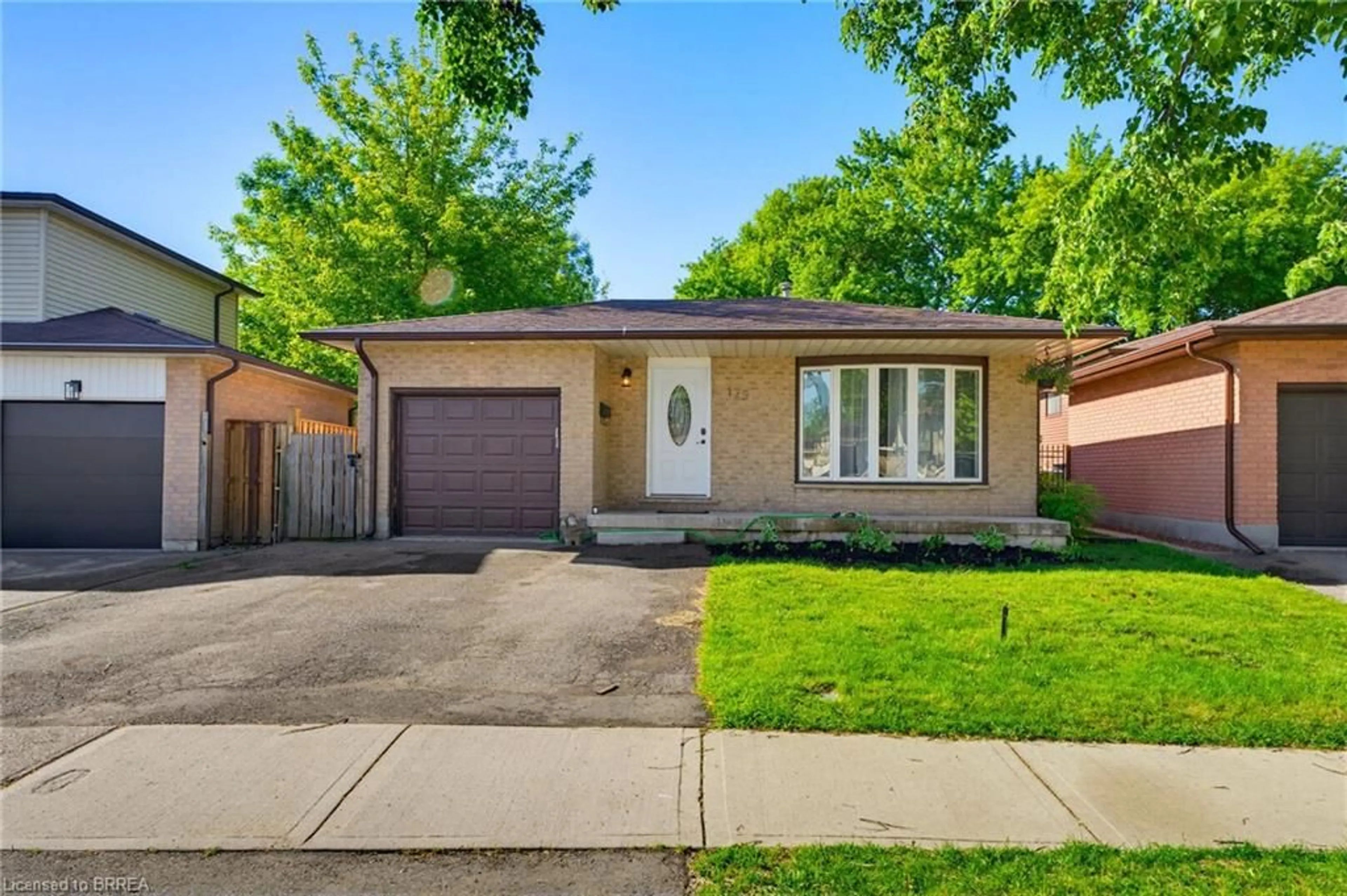 Home with brick exterior material, street for 179 Banbury Rd, Brantford Ontario N3P 1E6