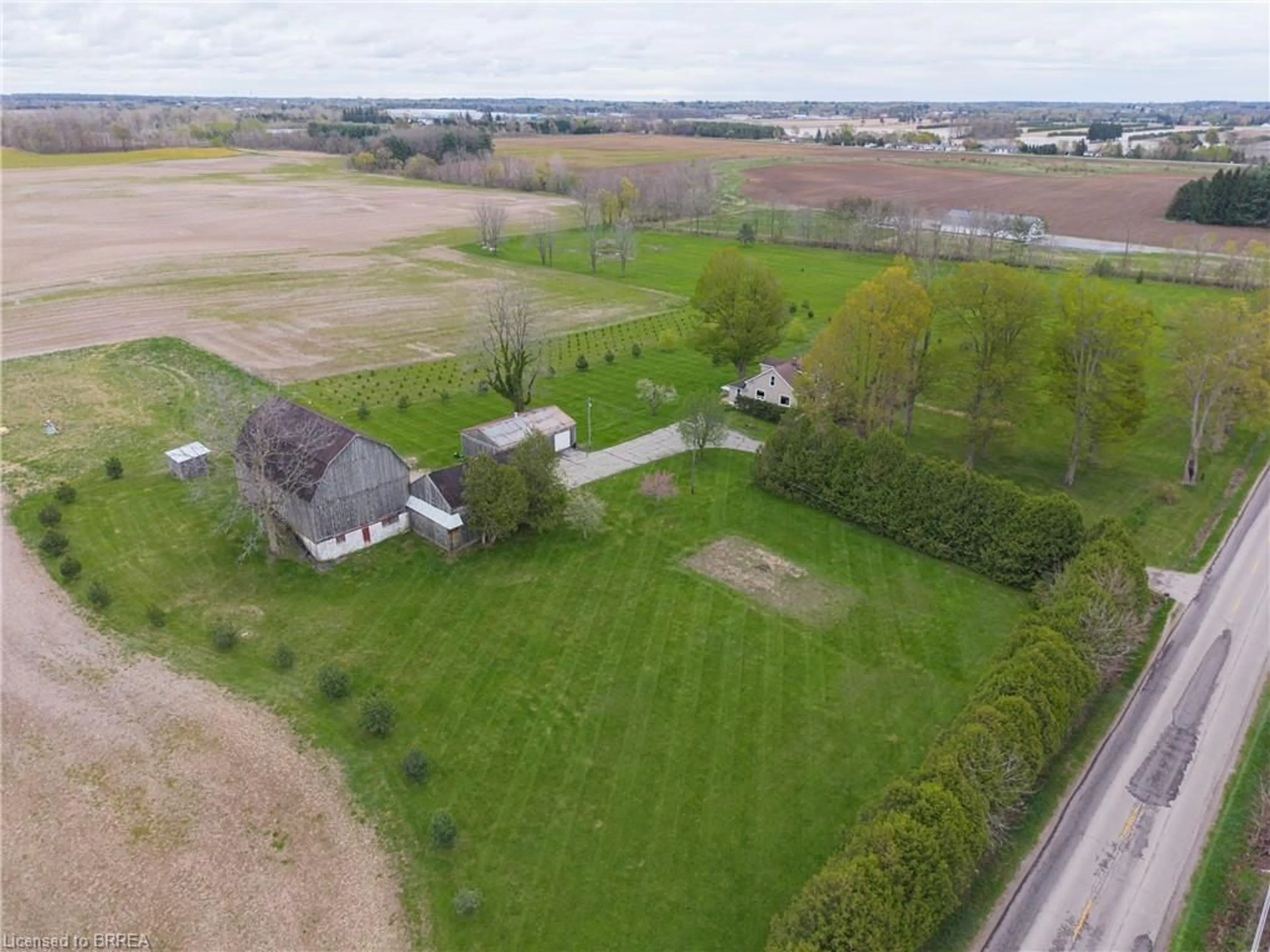 A pic from outside/outdoor area/front of a property/back of a property/a pic from drone, street for 289 Windham East Quarter Line Rd, Simcoe Ontario N3Y 5K6