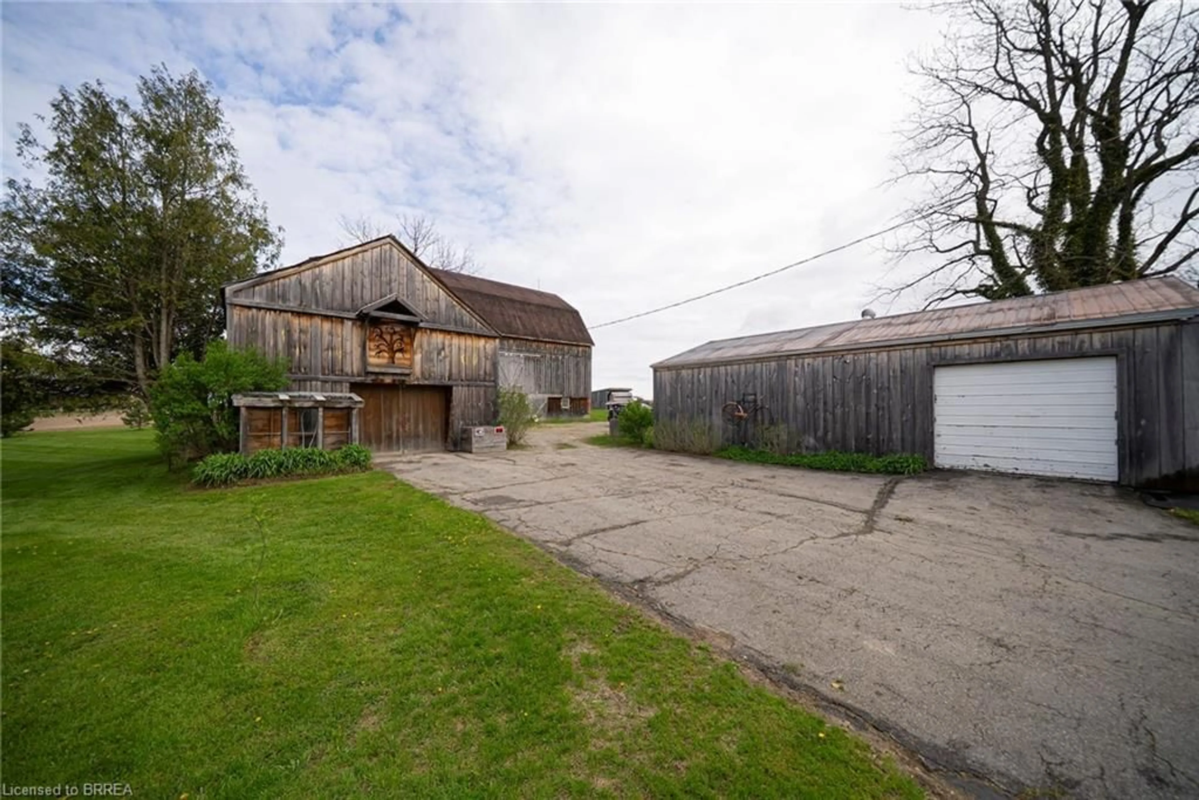 A pic from outside/outdoor area/front of a property/back of a property/a pic from drone, street for 289 Windham East Quarter Line Rd, Simcoe Ontario N3Y 5K6