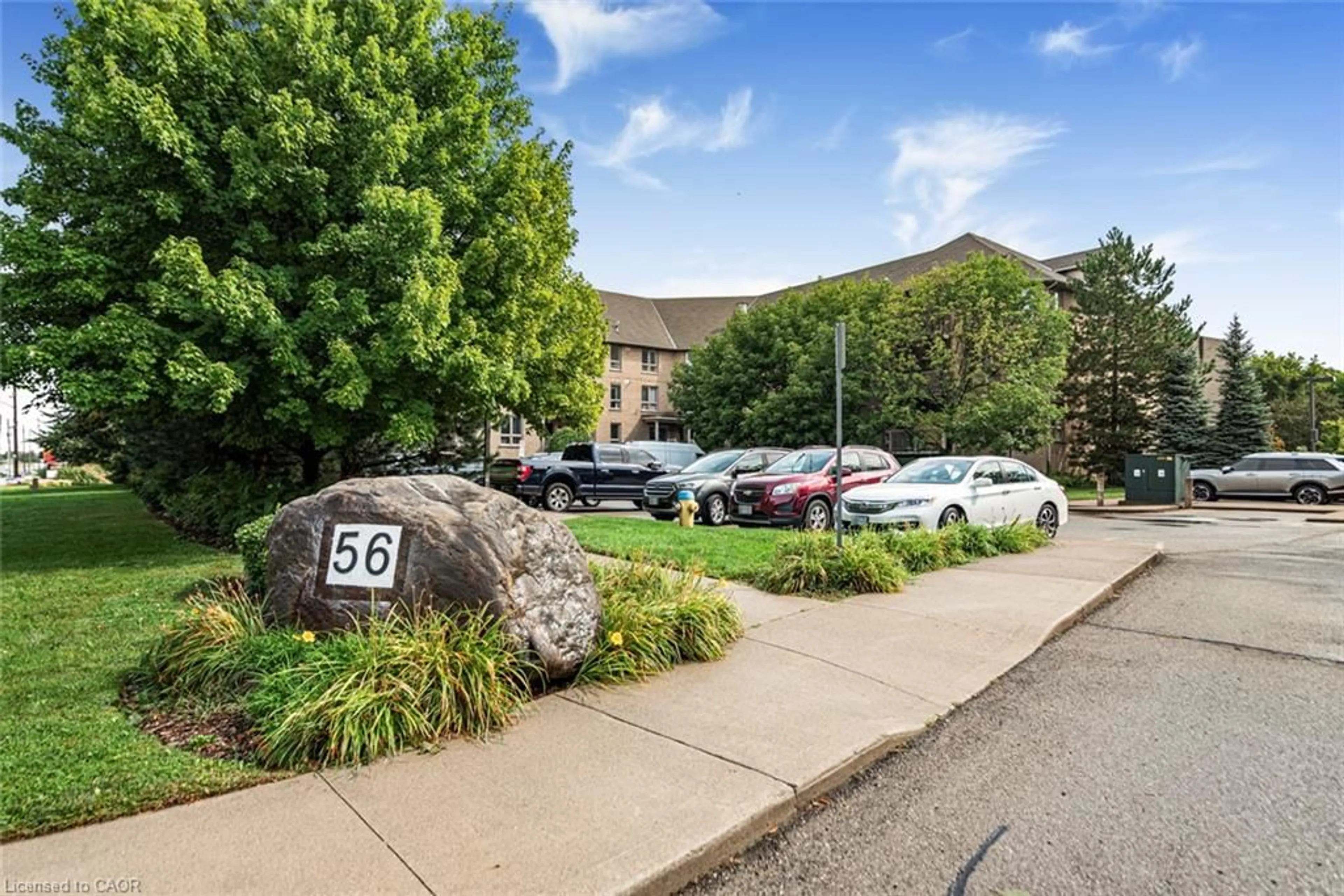 Patio, mountain view for 56 Kerman Ave #105, Grimsby Ontario L3M 0A1