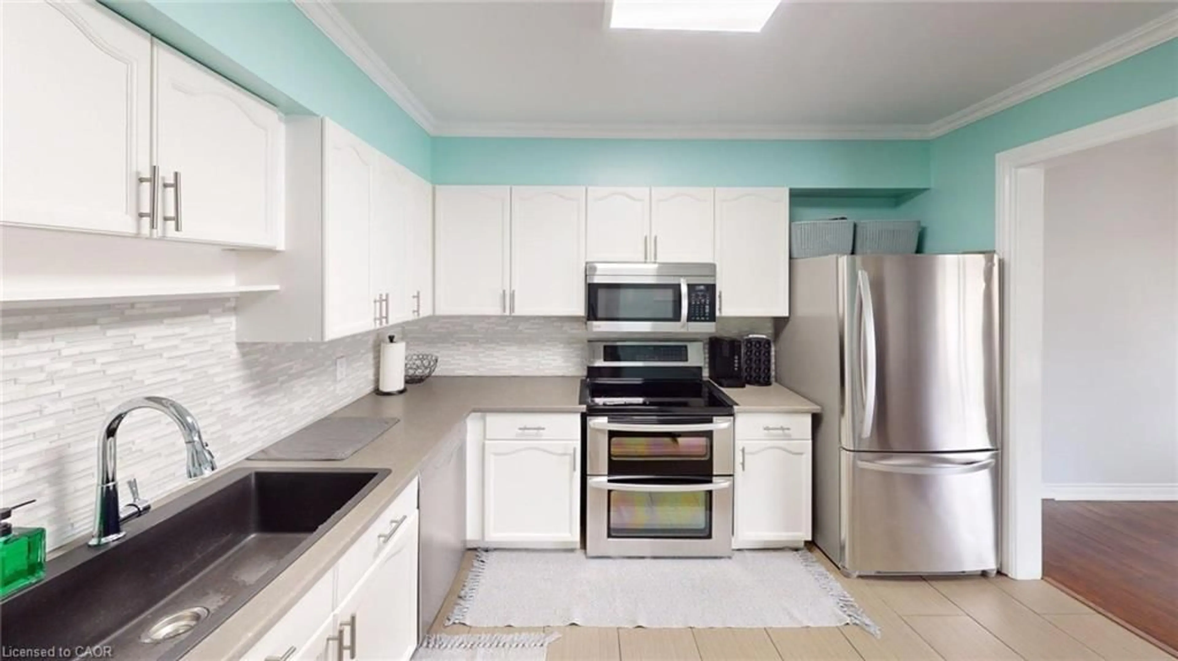 Standard kitchen, ceramic/tile floor for 275 Pelham Rd #22, St. Catharines Ontario L2S 3B9