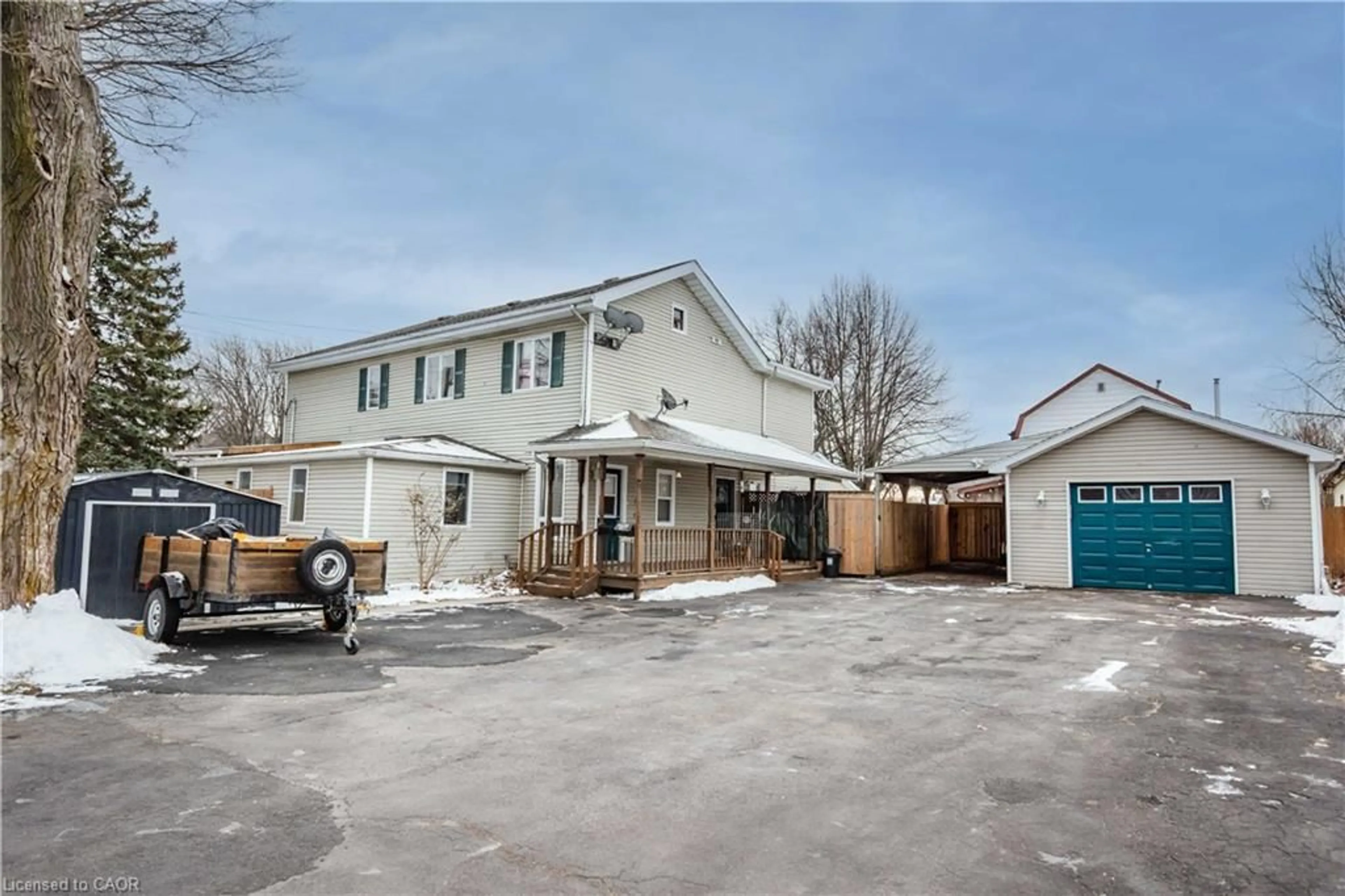 A pic from outside/outdoor area/front of a property/back of a property/a pic from drone, street for 610 Elm St, Port Colborne Ontario L3K 4P6