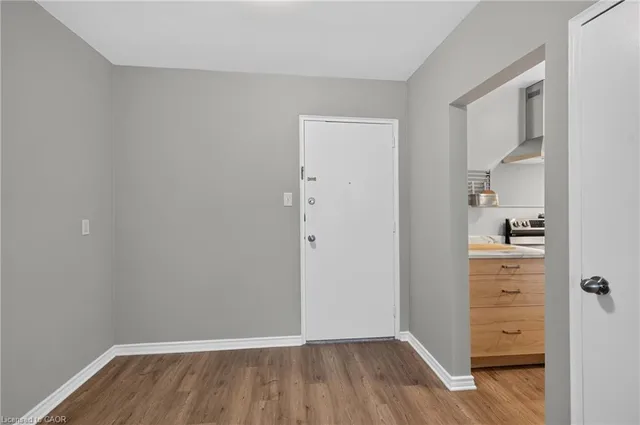 37 Mericourt Rd #207, Hamilton 4