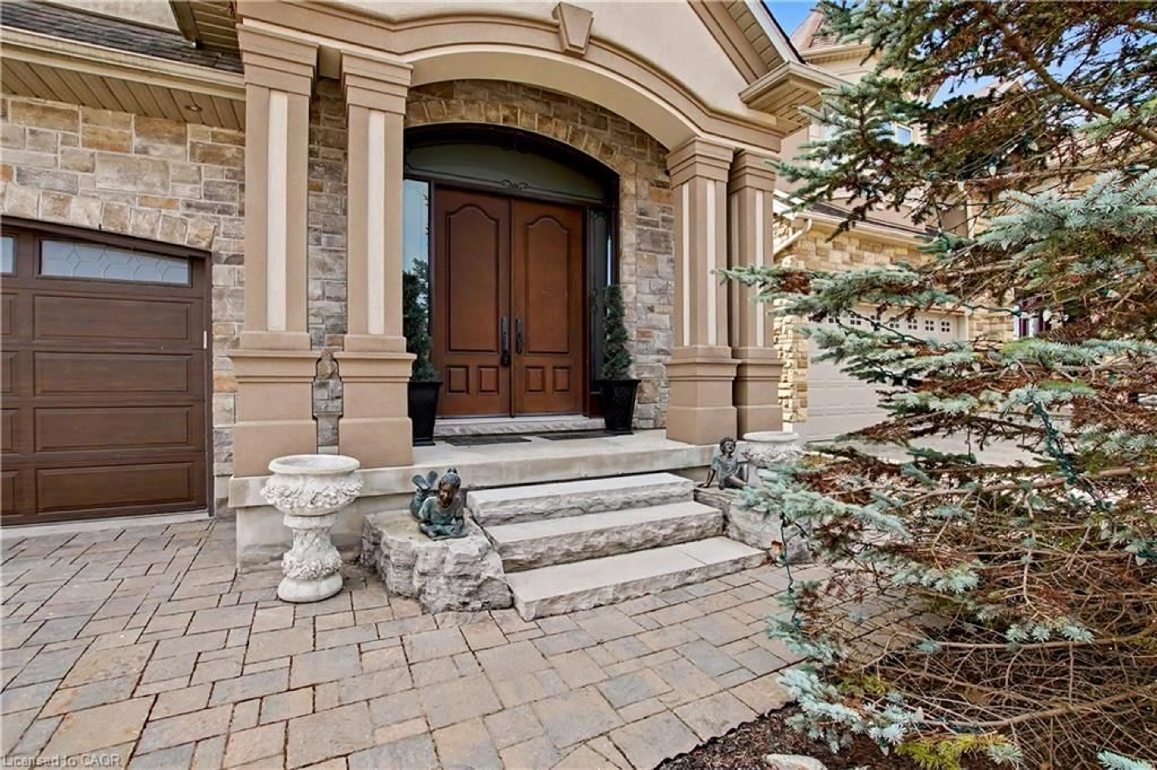 Indoor entryway for 205 Paige Pl, Kitchener Ontario N2K 4P5