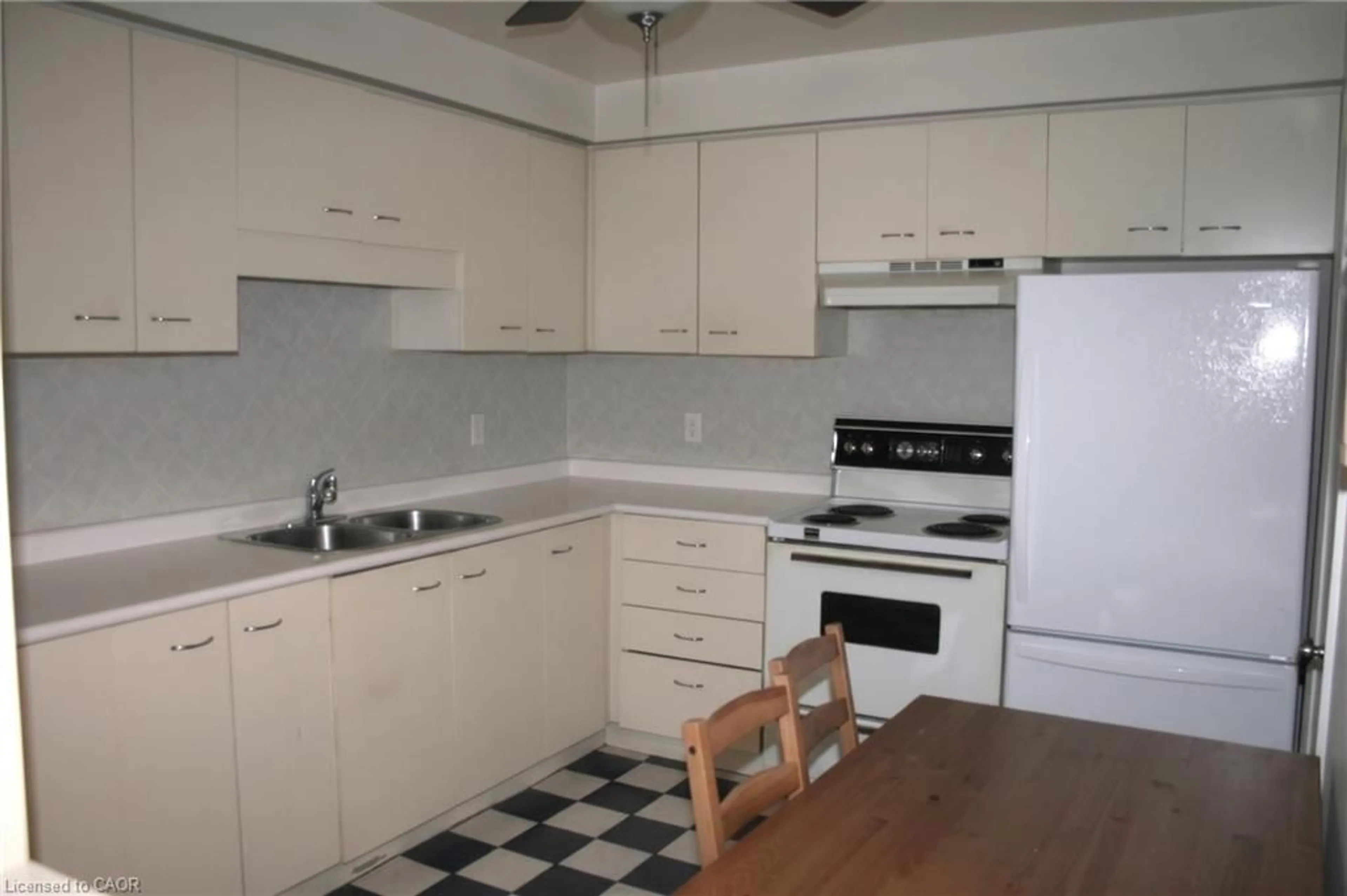 Standard kitchen, unknown for 565 Greenfield Ave #312, Kitchener Ontario N2C 2P3