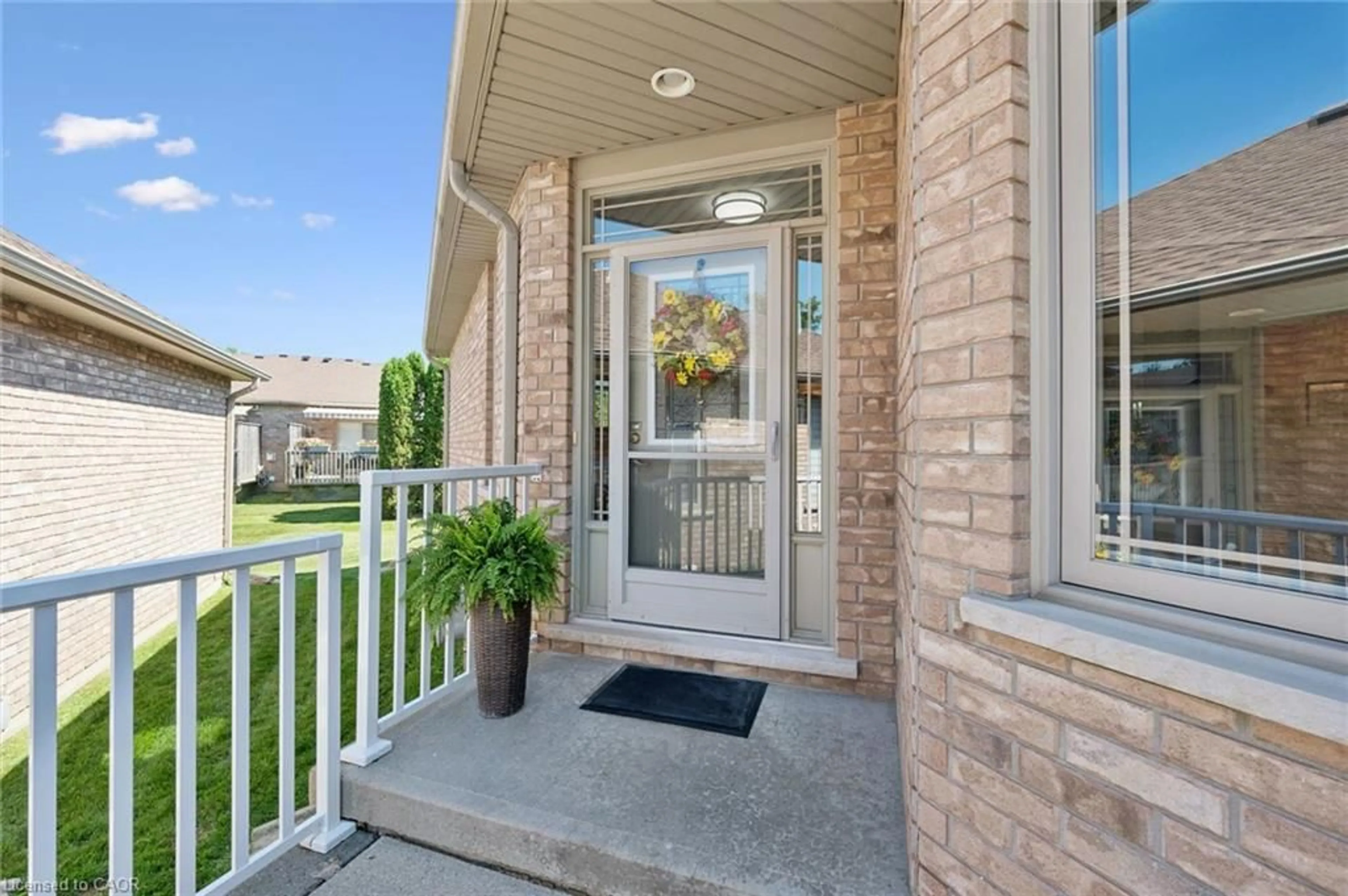 Indoor entryway for 20 Isherwood Ave #118, Cambridge Ontario N1R 8P9