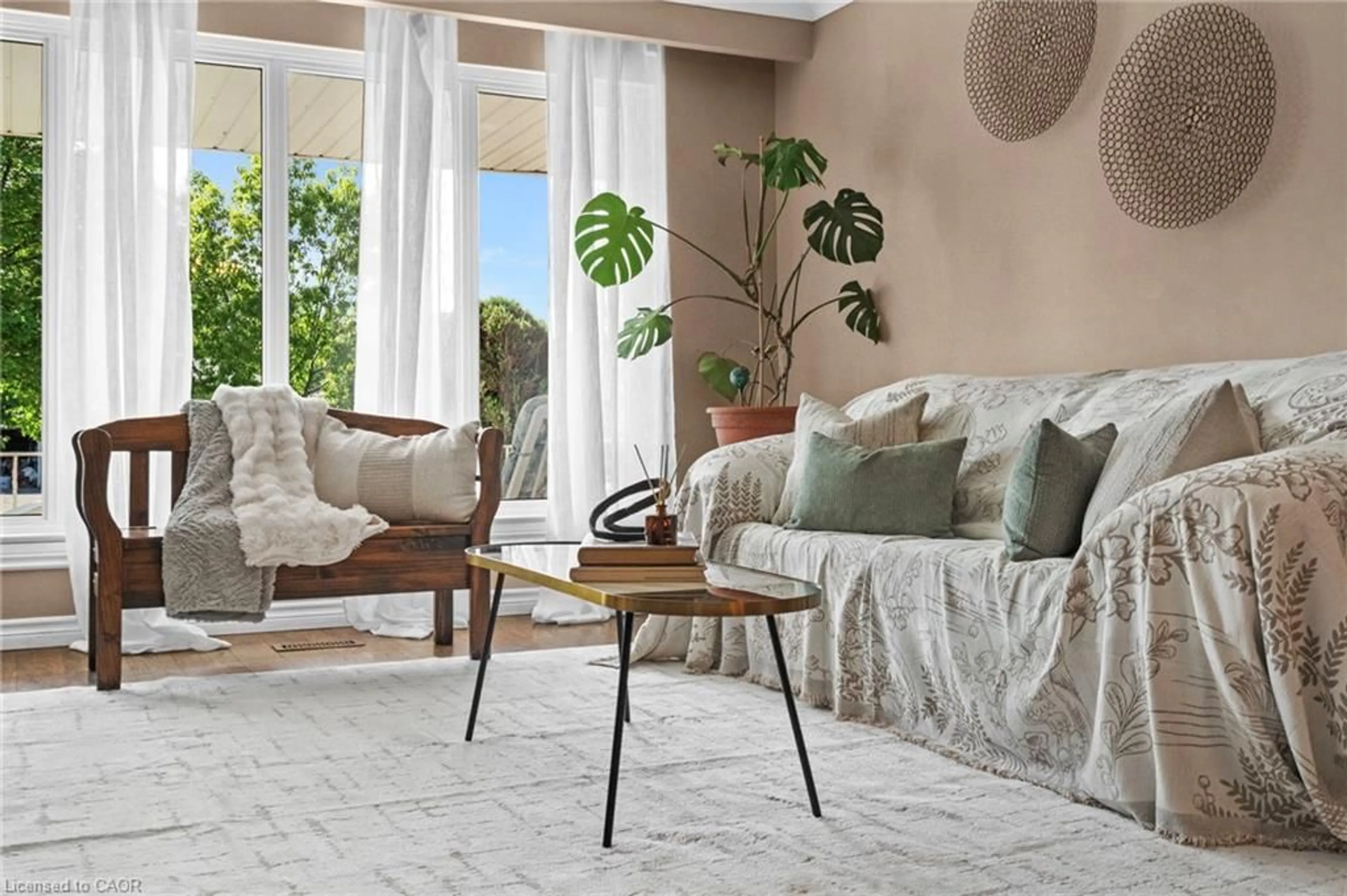 Living room with furniture, unknown for 1083 Melton Dr, Mississauga Ontario L4Y 1L3