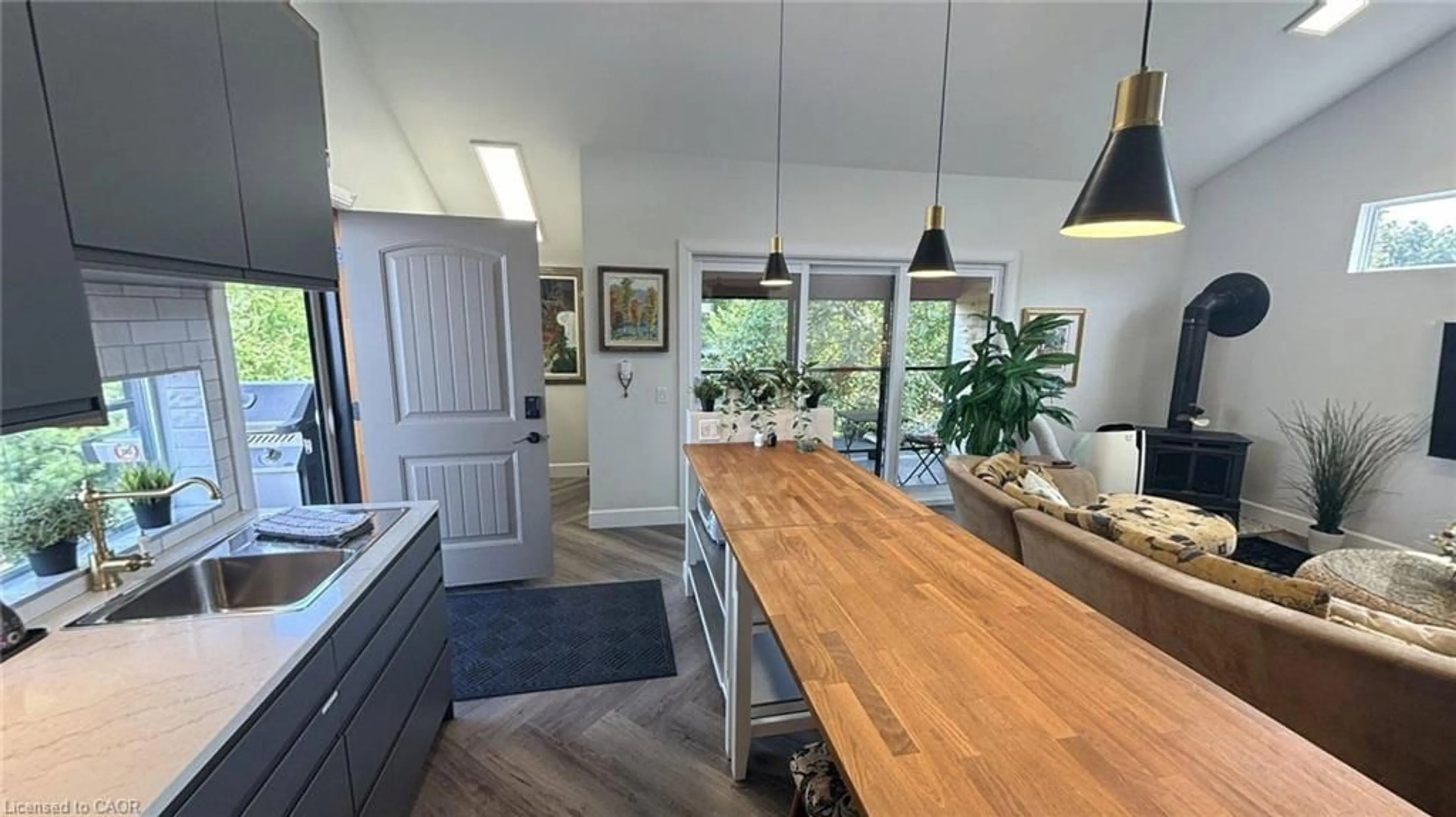 Open concept kitchen, wood/laminate floor for 28 CHATHAM N/A St, Port Burwell Ontario N0J 1T0