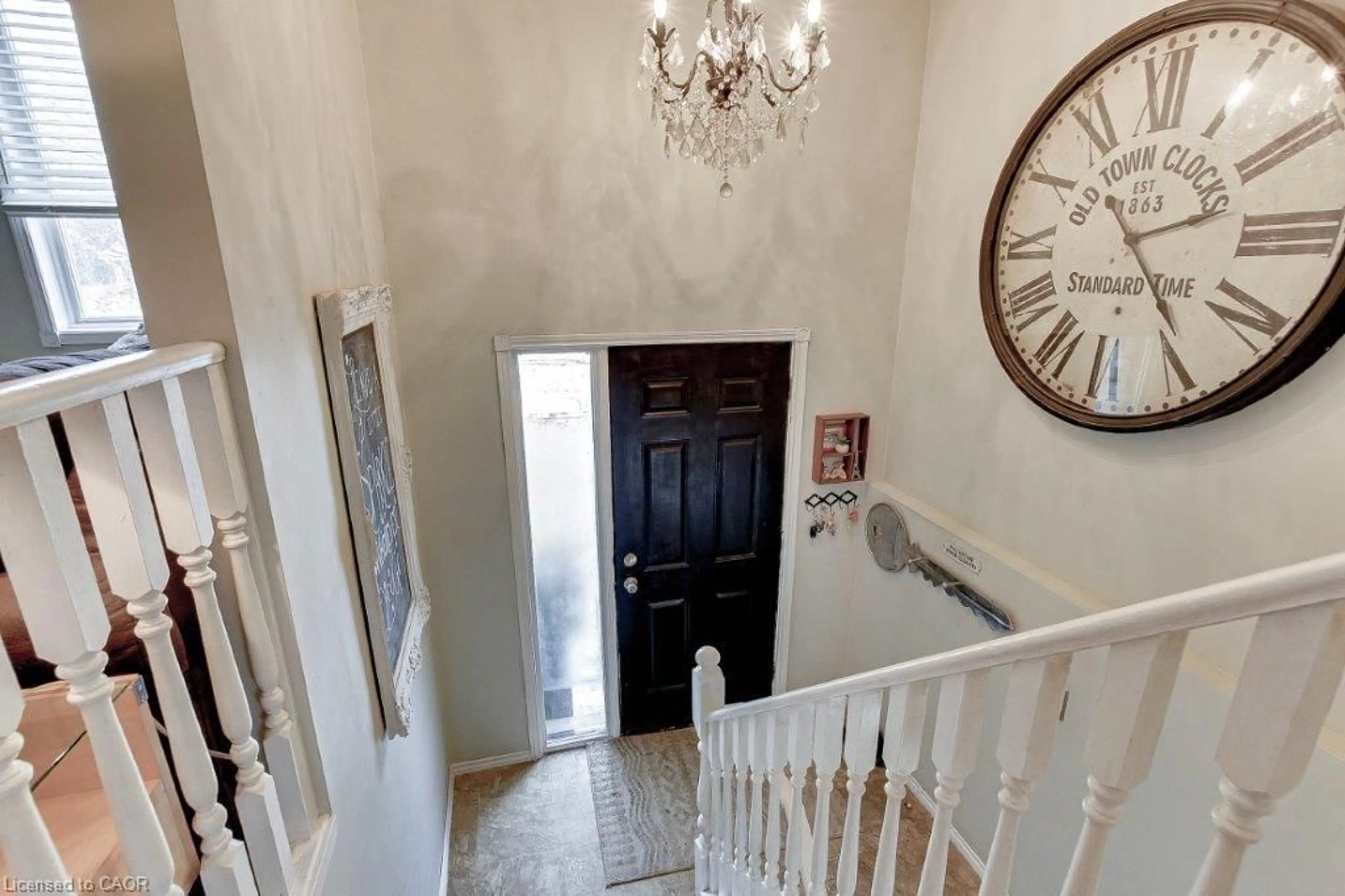 Indoor foyer for 8A Yeager Ave, Simcoe Ontario N4Y 5G8