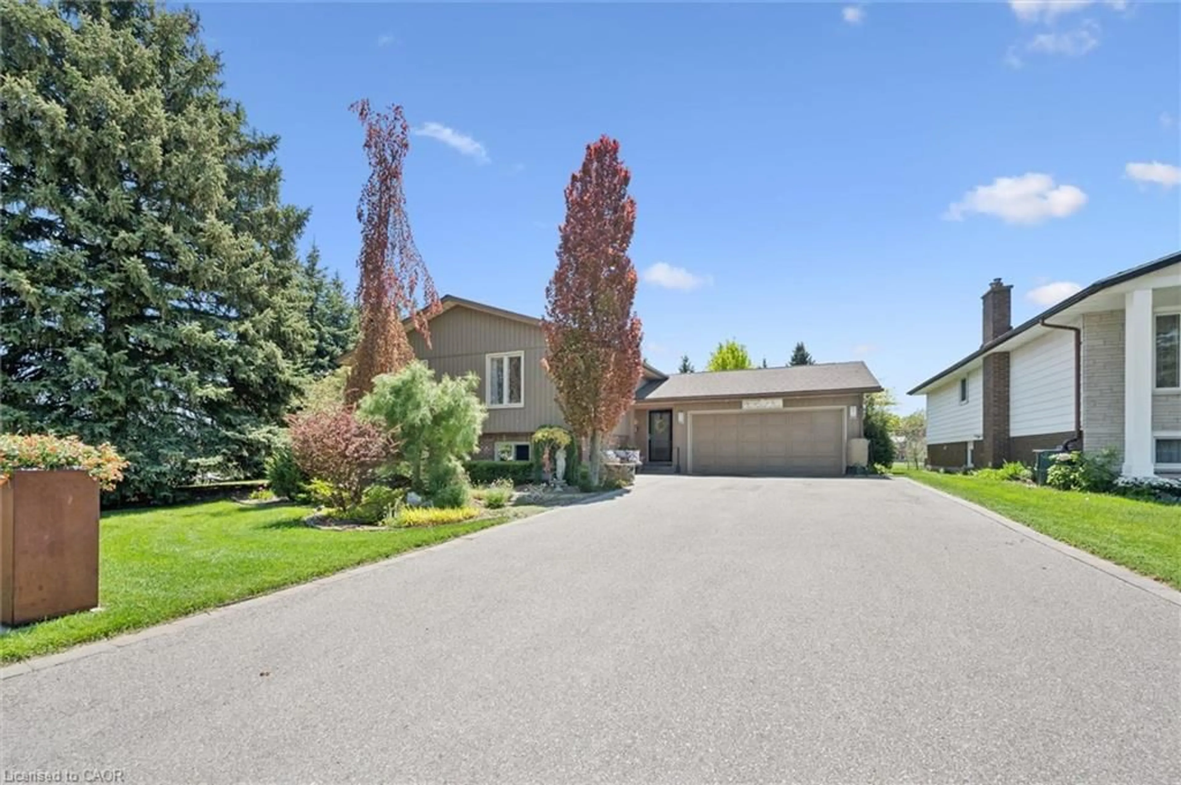 A pic from outside/outdoor area/front of a property/back of a property/a pic from drone, street for 1 Pintail Dr, Elmira Ontario N3B 3C2