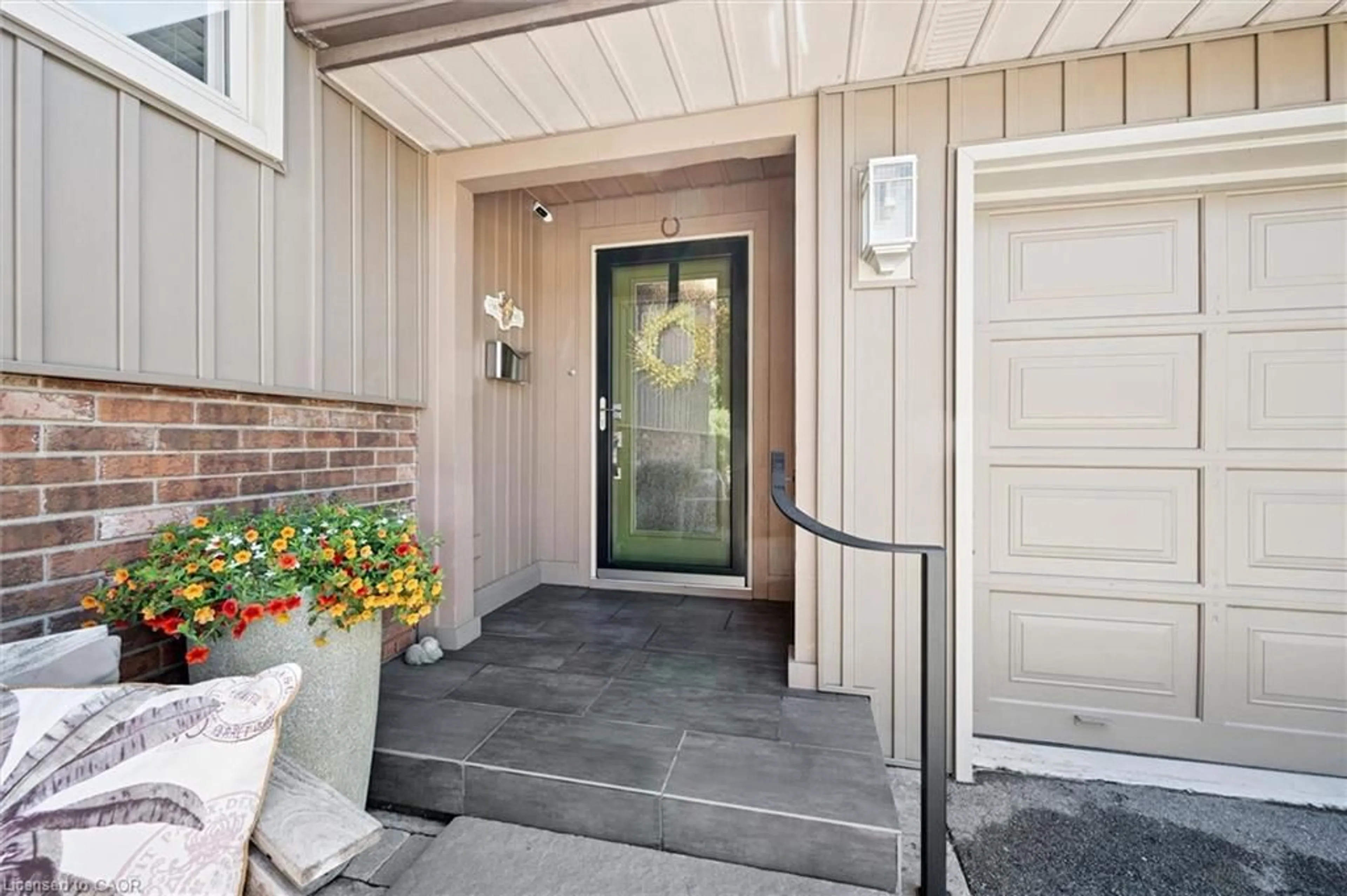 Indoor entryway for 1 Pintail Dr, Elmira Ontario N3B 3C2