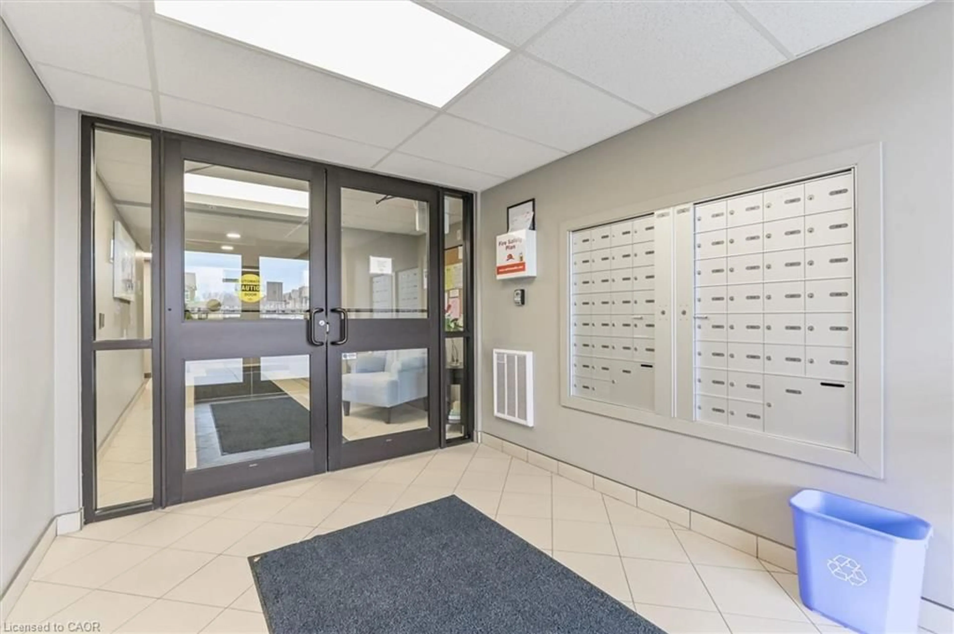Indoor foyer for 103 Westminster Cres #408, Fergus Ontario N1M 0C6
