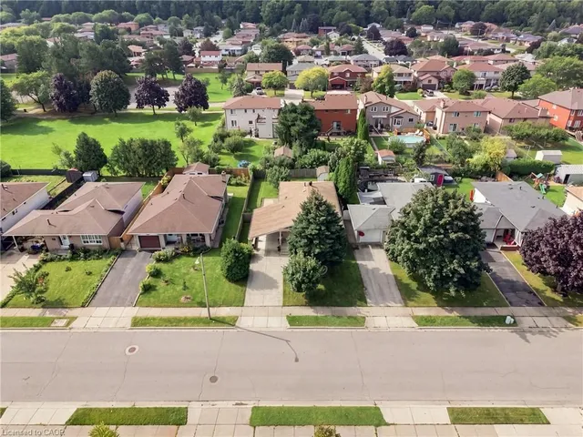 18 Glen Castle Dr, Stoney Creek 3