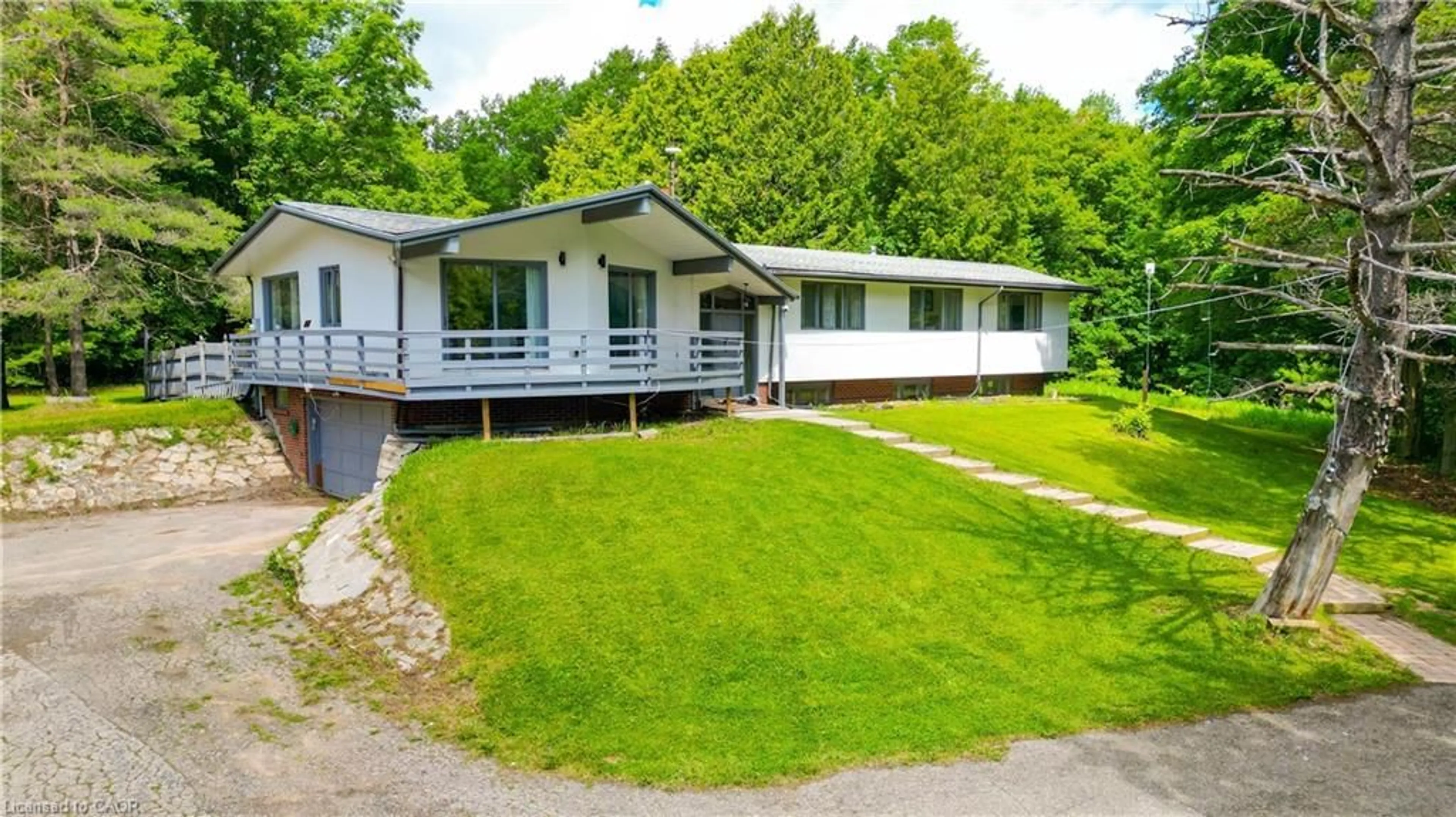 A pic from outside/outdoor area/front of a property/back of a property/a pic from drone, unknown for 5812 Beech Grove Side Road, Caledon Ontario L7K 0N8
