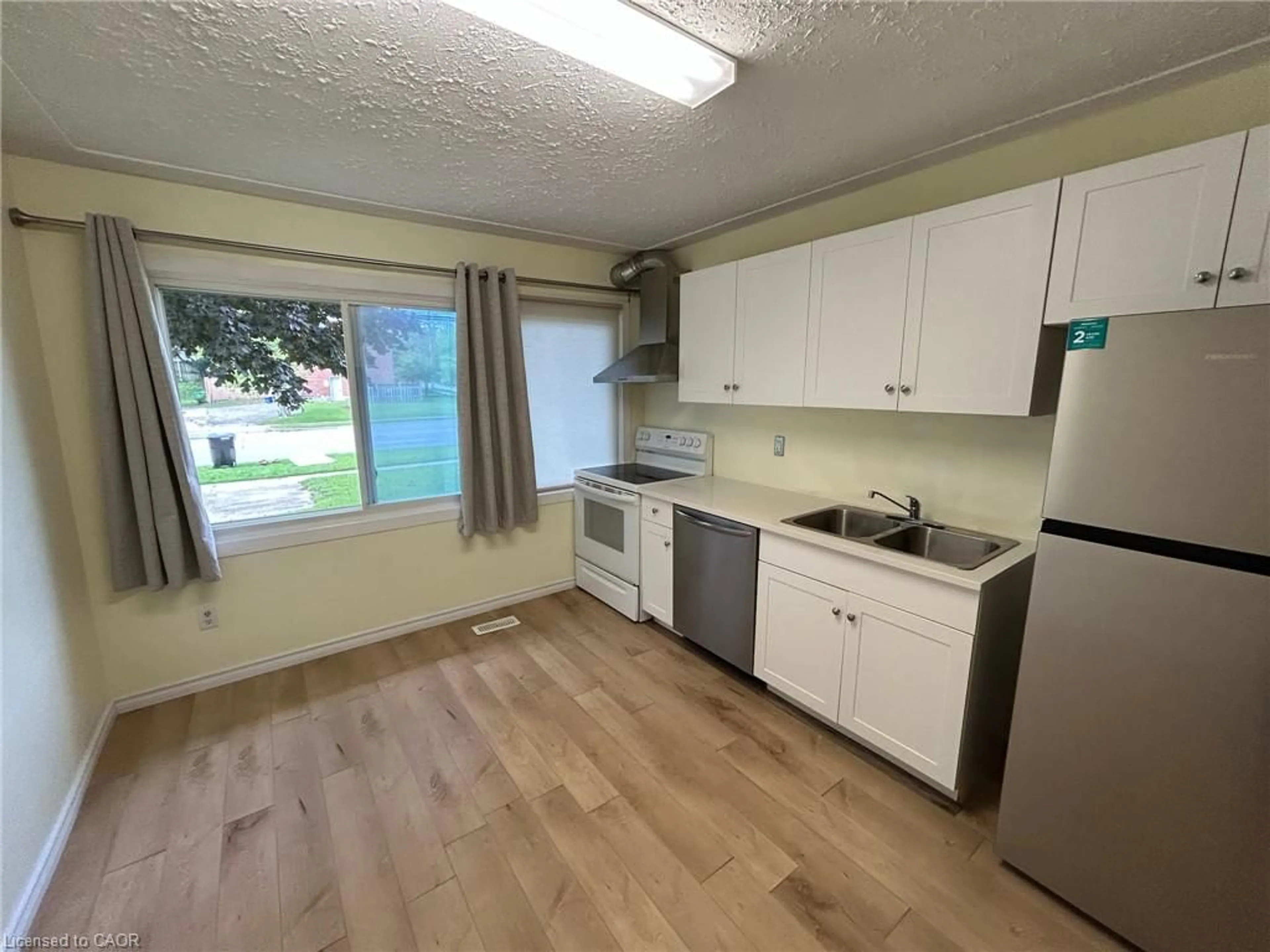 Standard kitchen, unknown for 148 Weber St #A, Waterloo Ontario N2J 3H1