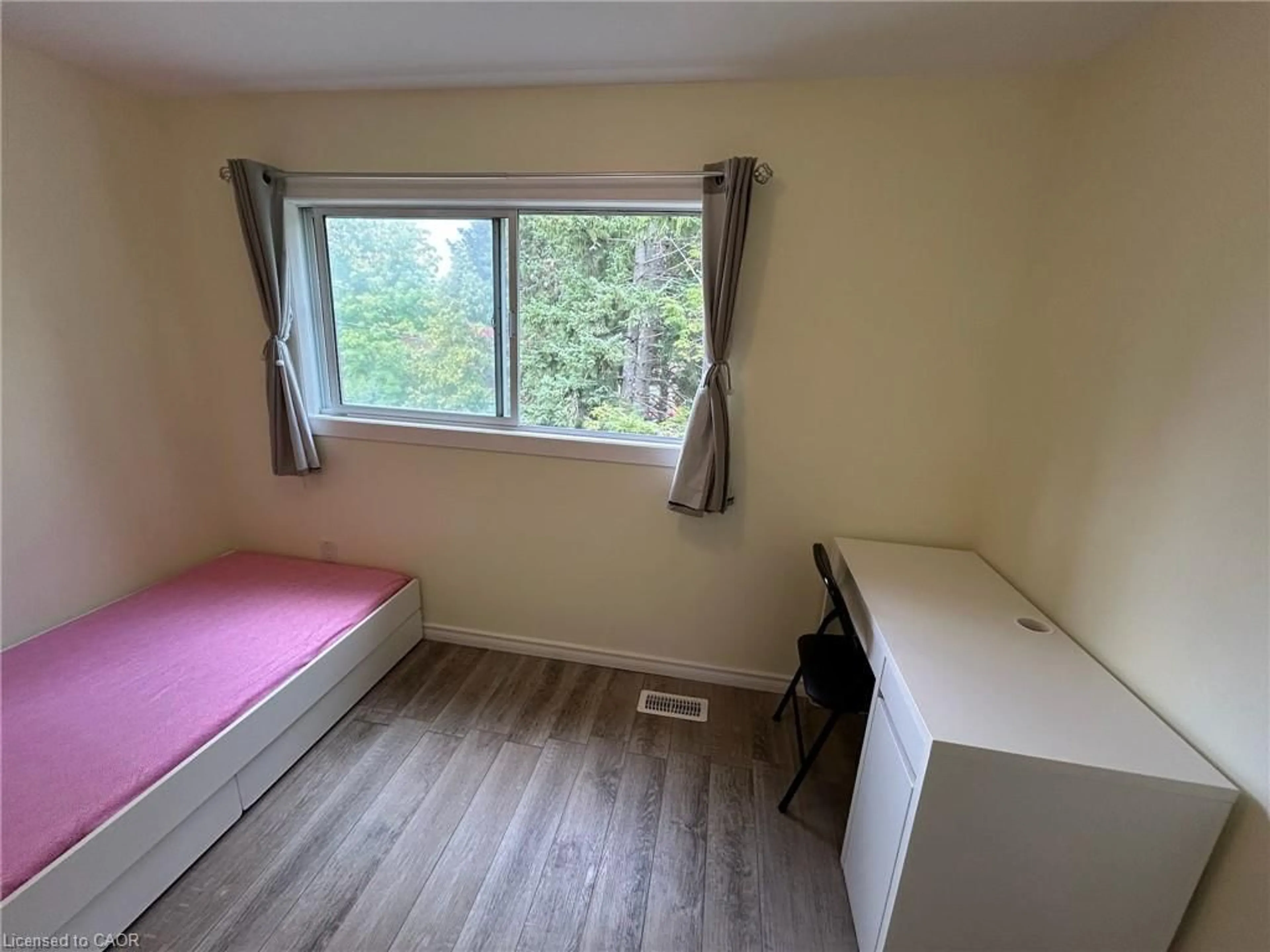 A pic of a room for 148 Weber St #A, Waterloo Ontario N2J 3H1