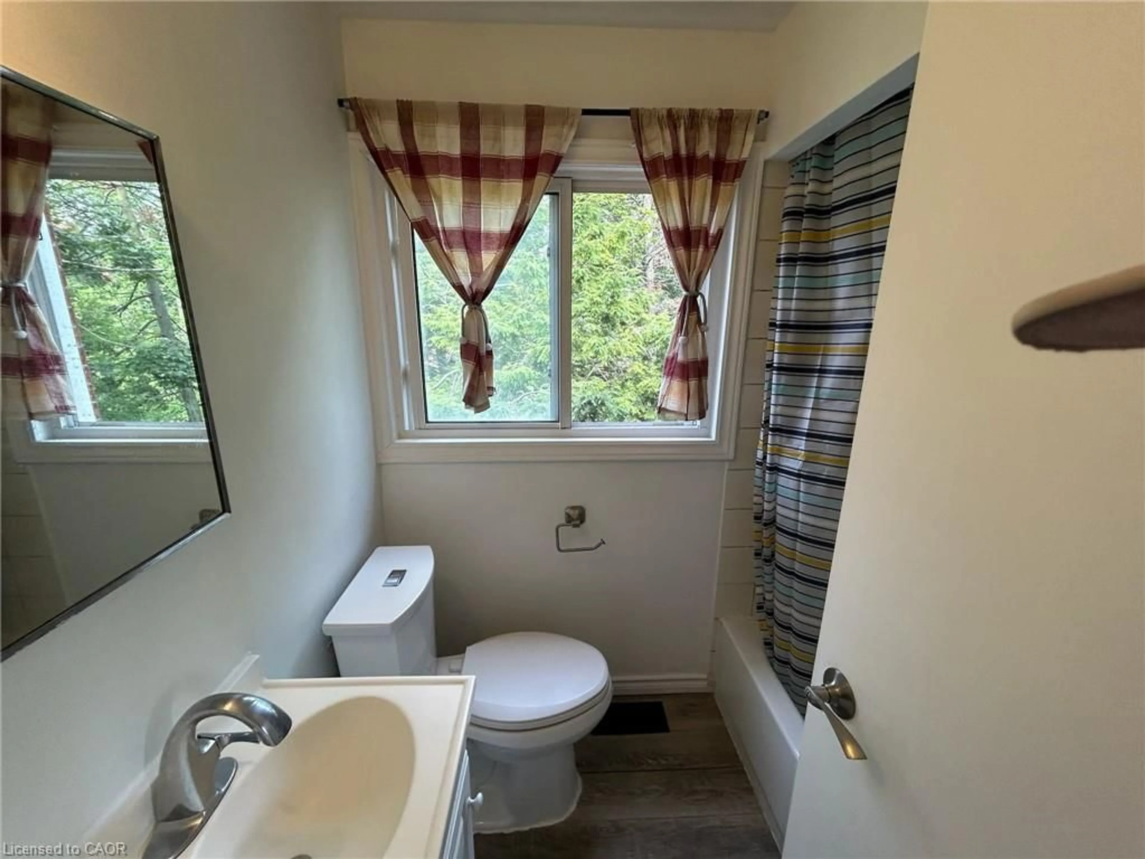 Standard bathroom, unknown for 148 Weber St #A, Waterloo Ontario N2J 3H1