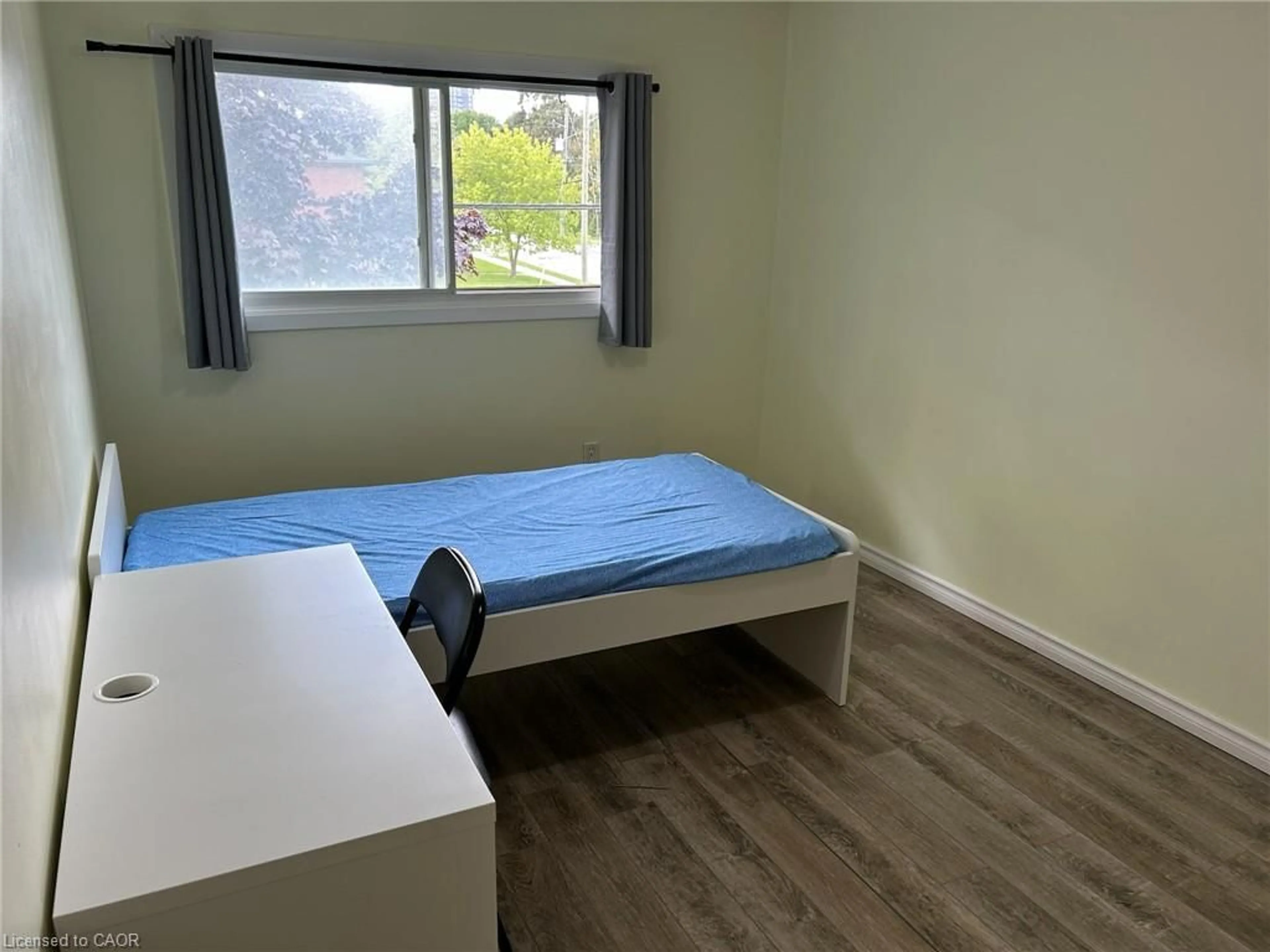 A pic of a room for 148 Weber St #A, Waterloo Ontario N2J 3H1