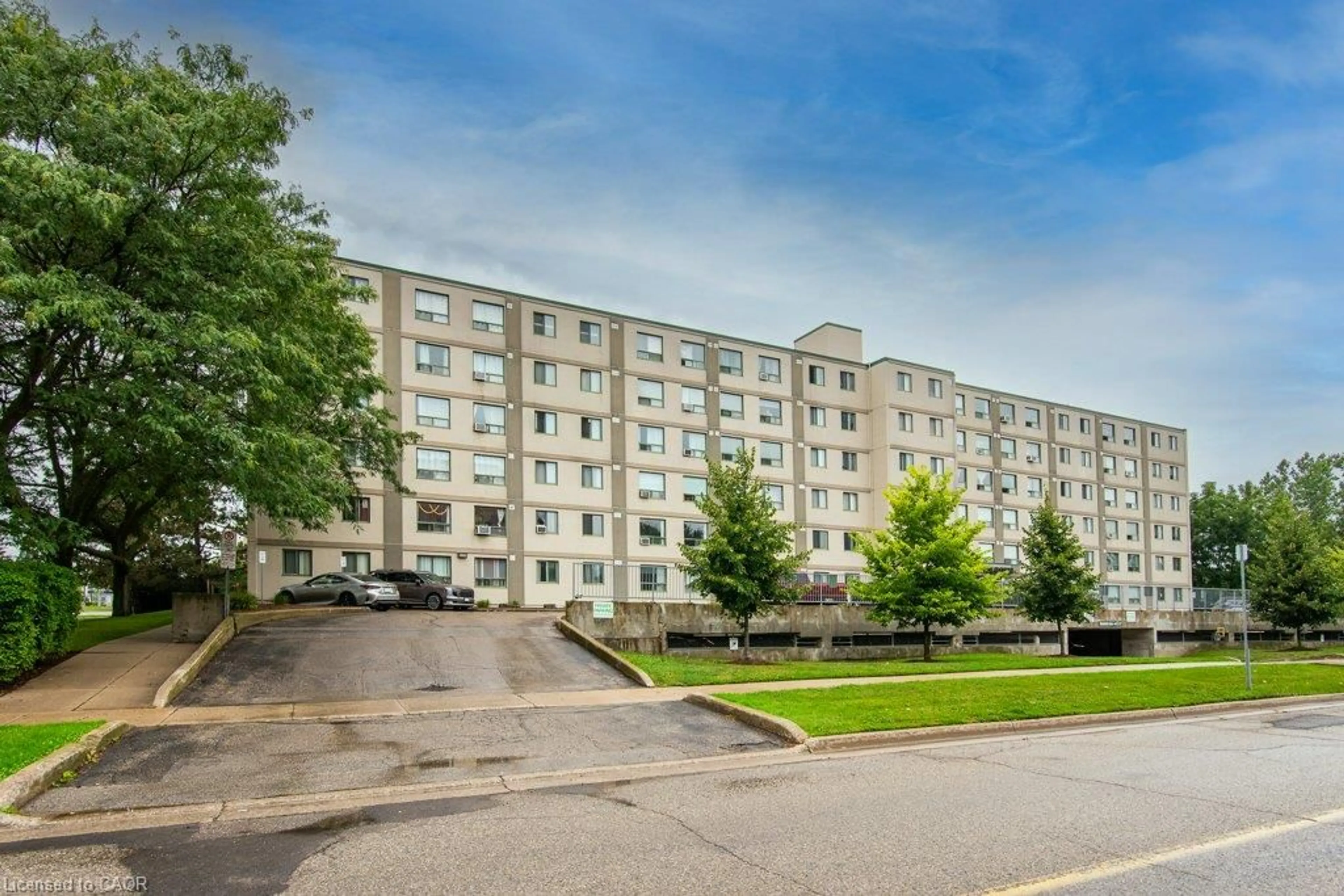 Patio, unknown for 18 Holborn Crt #409, Kitchener Ontario N2A 4A1