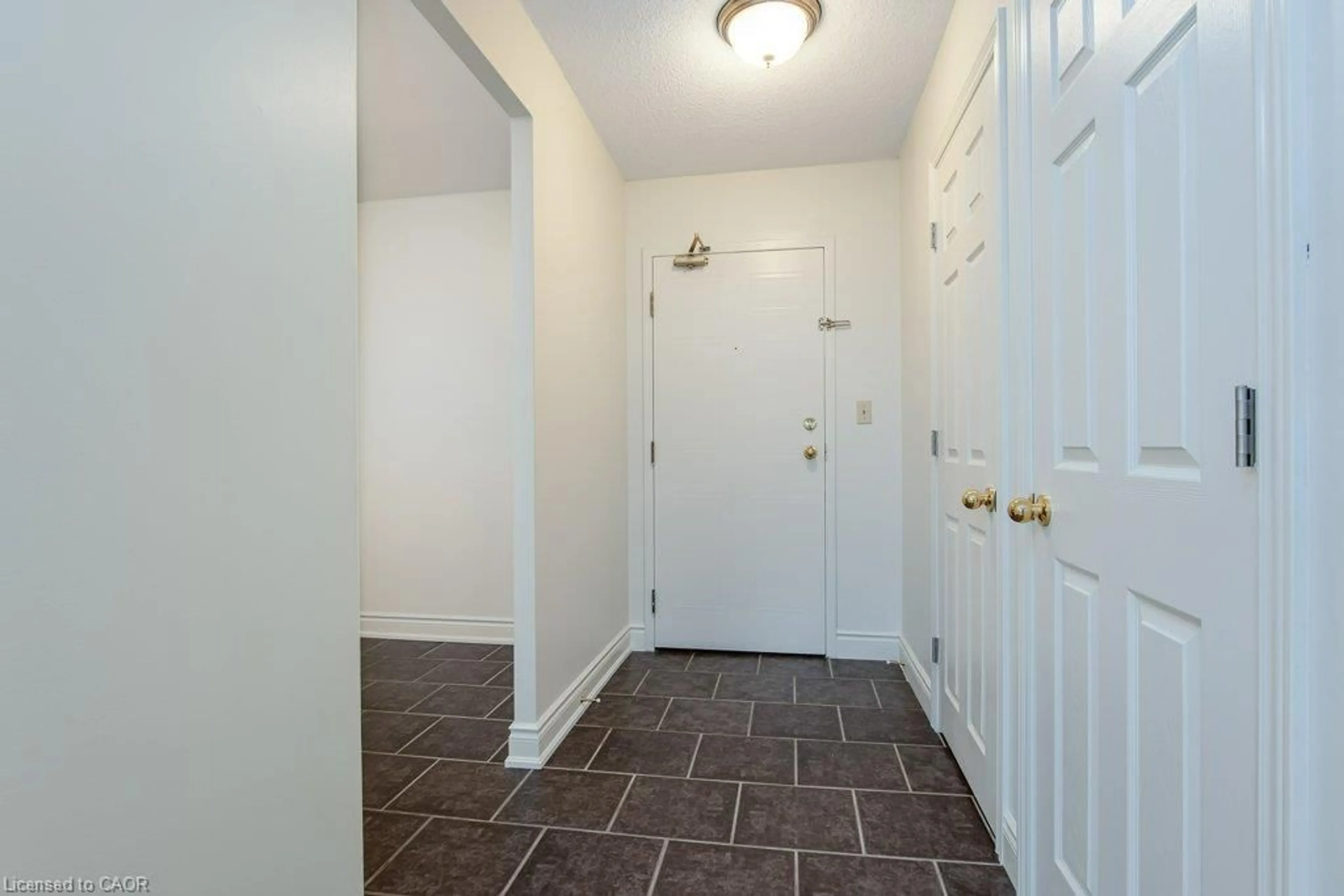 Indoor entryway for 18 Holborn Crt #409, Kitchener Ontario N2A 4A1