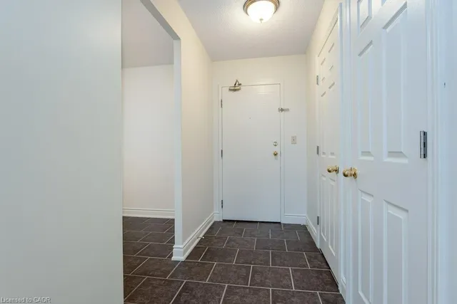 18 Holborn Crt #409, Kitchener 4
