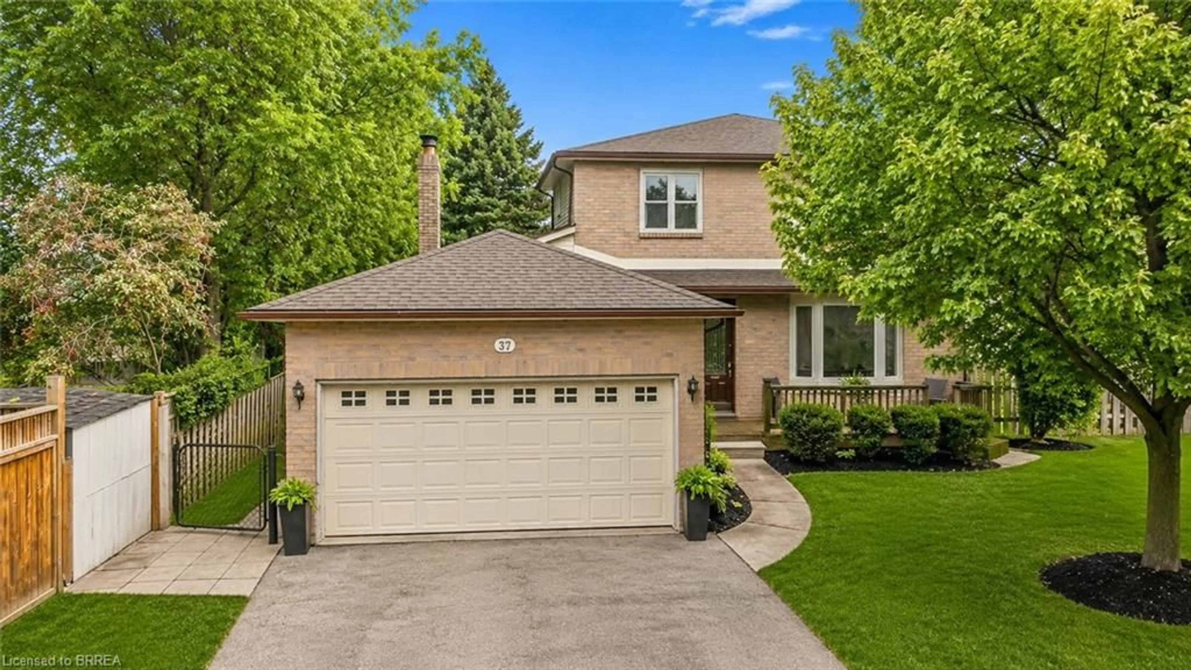 Home with brick exterior material, street for 37 Rose Crt, Paris Ontario N3L 3T9
