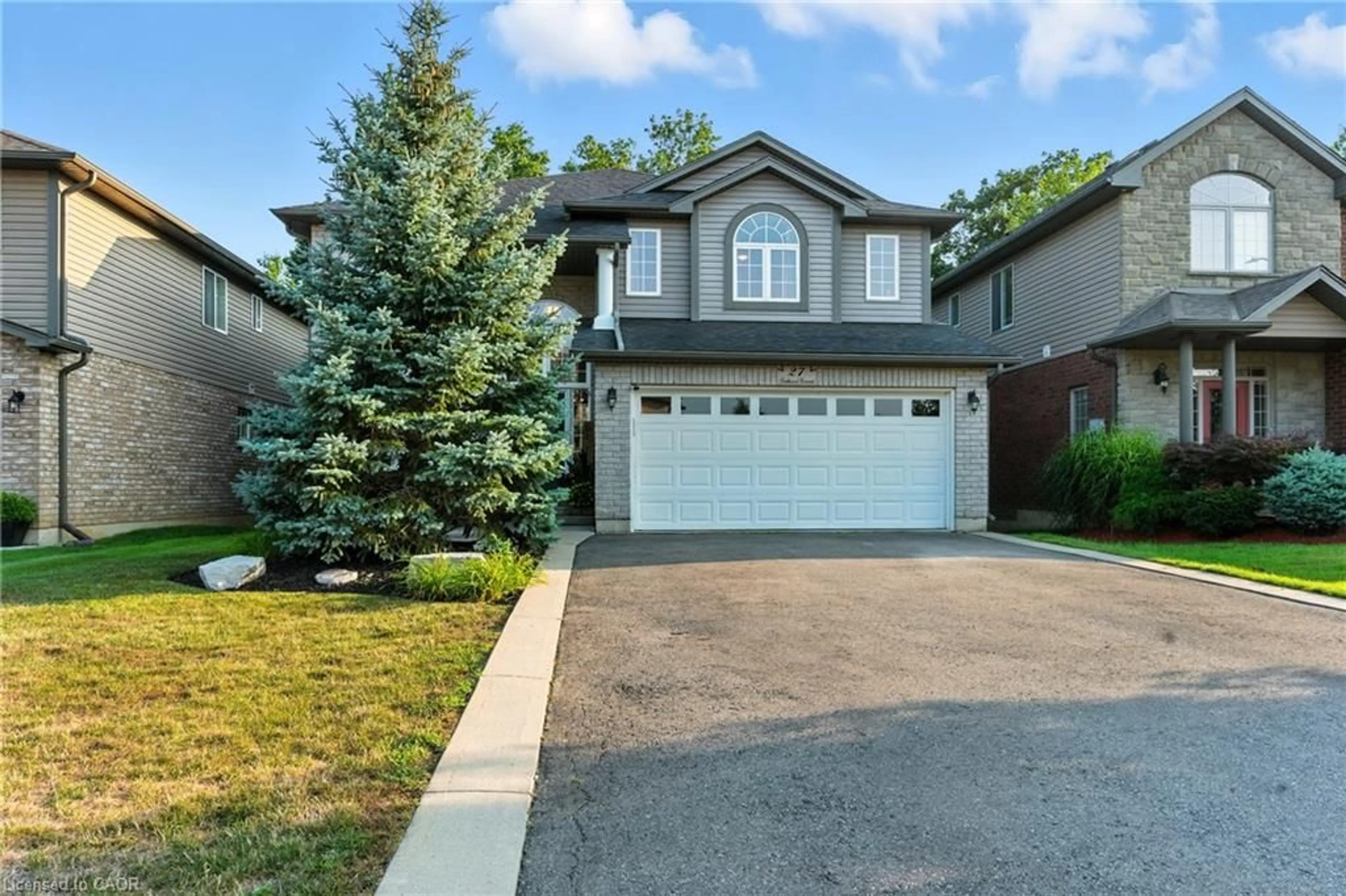 Home with vinyl exterior material, street for 27 Southwood Cres, Caledonia Ontario N3W 0A6